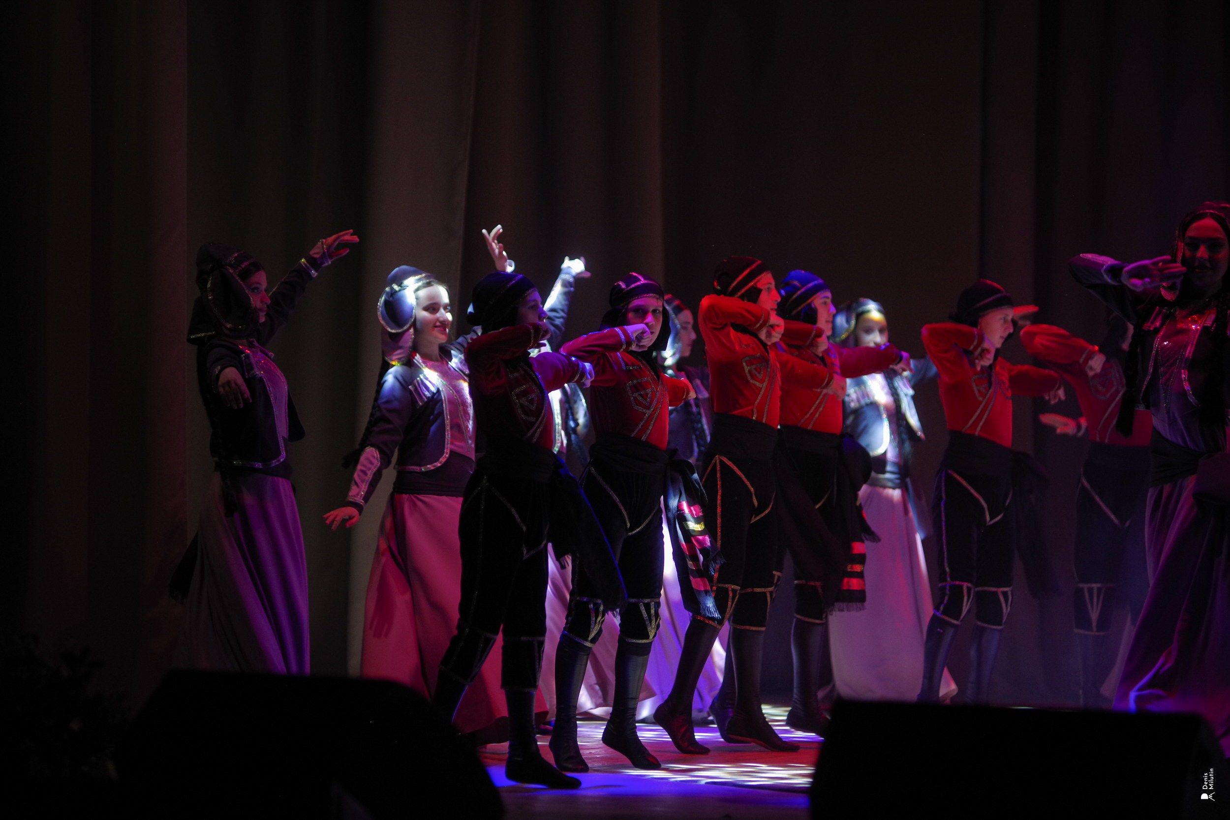 Танцы в Хоби. Портретный фотограф Денис Милютин