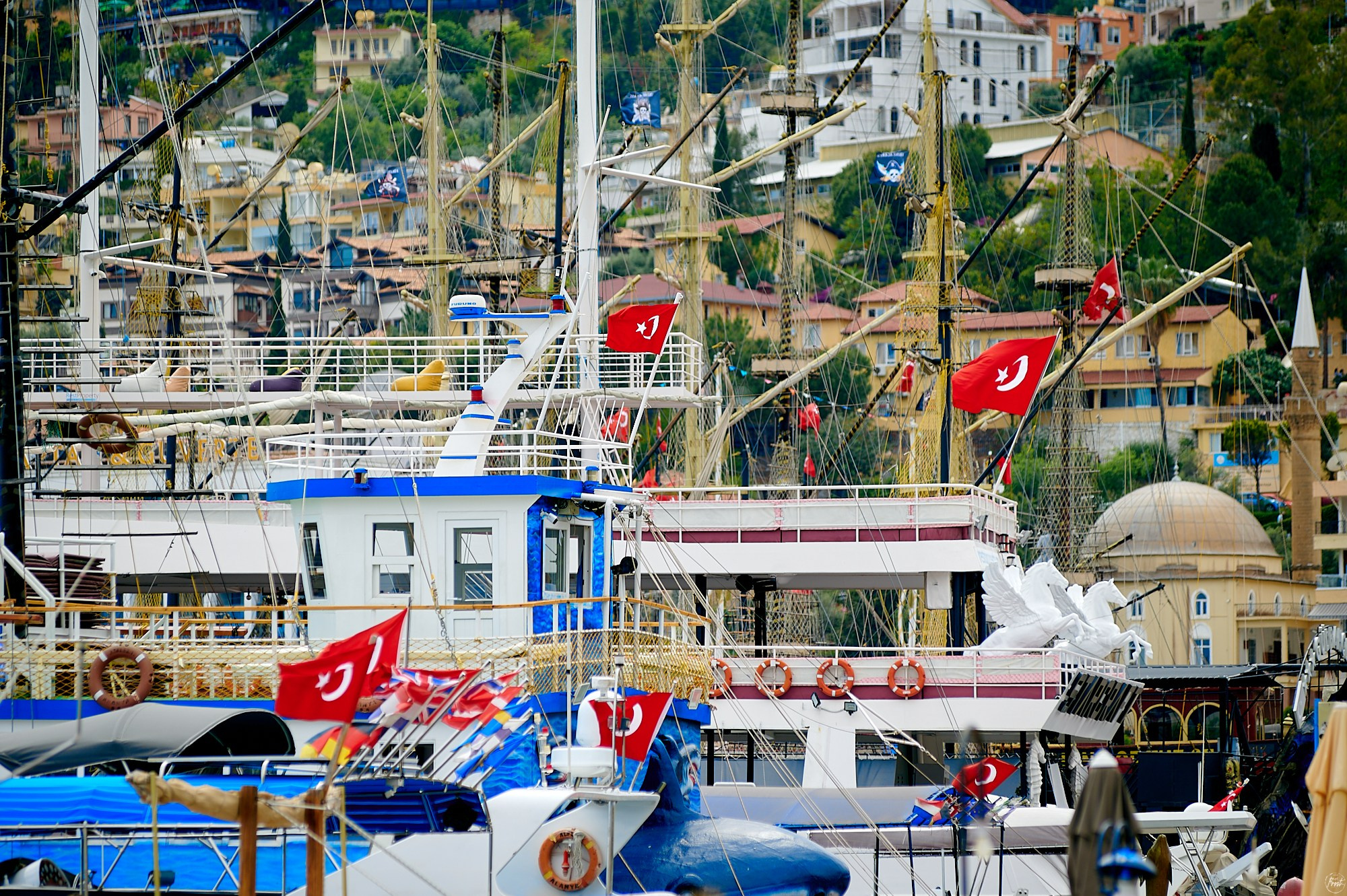 Alanya, Türkiye. May 2024. Фотографии отовсюду и обо всем