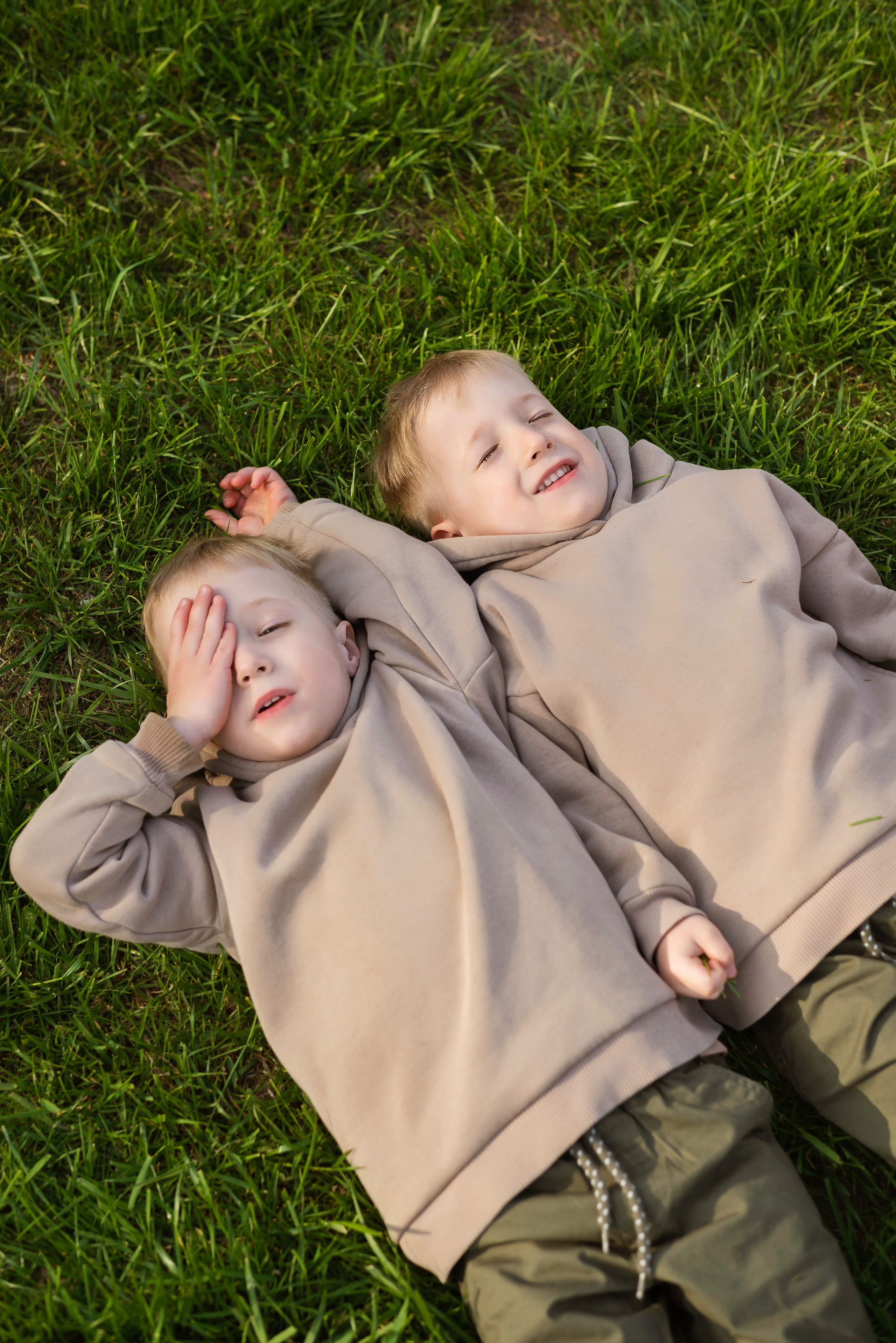 Таня, Святослав с сыновьями Макаром и Мироном. Фотограф в Екатеринбурге Юлия Бондарева