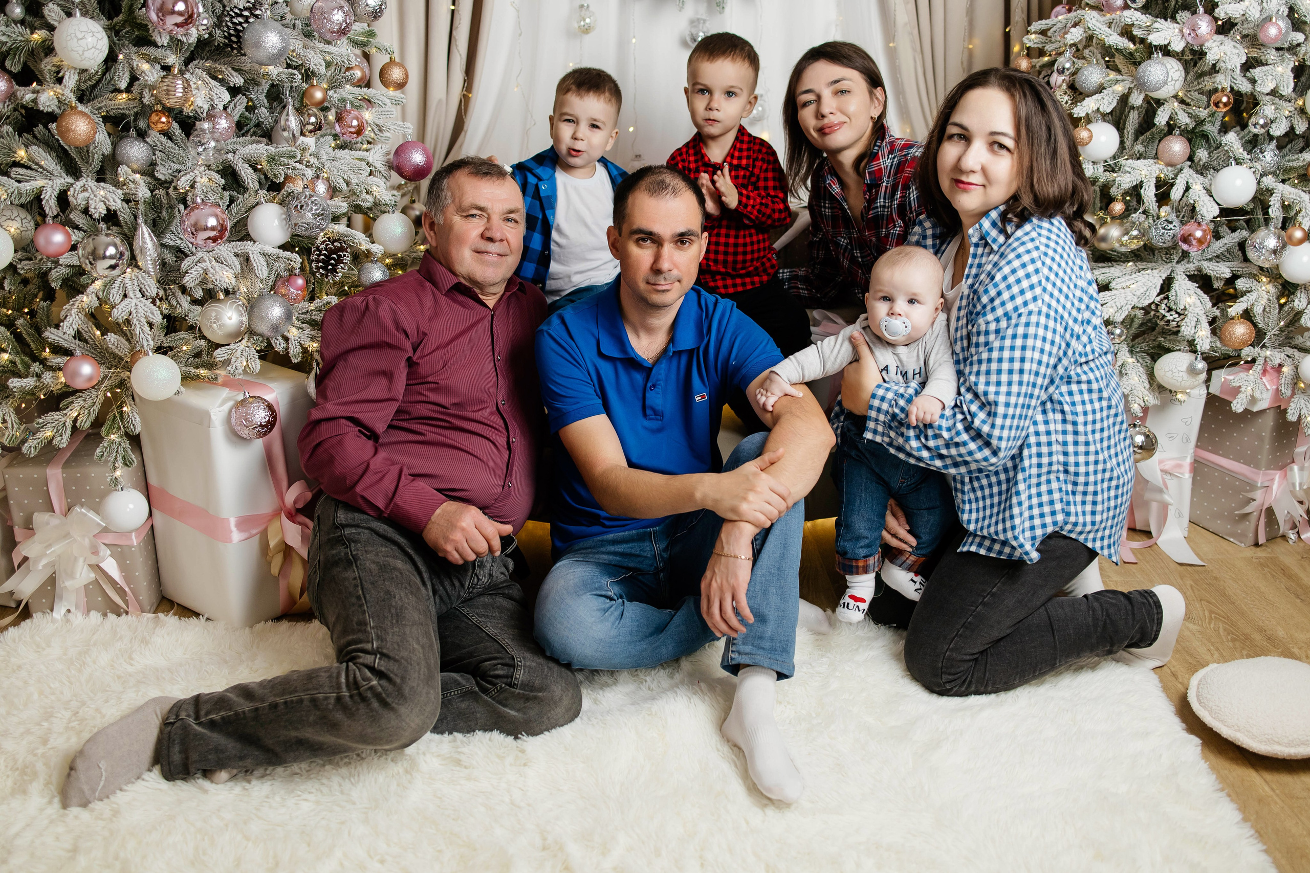 Семейная фотосессия Анастасия НГ 2026. Женский фотограф в Оренбурге Ирина Заводчикова