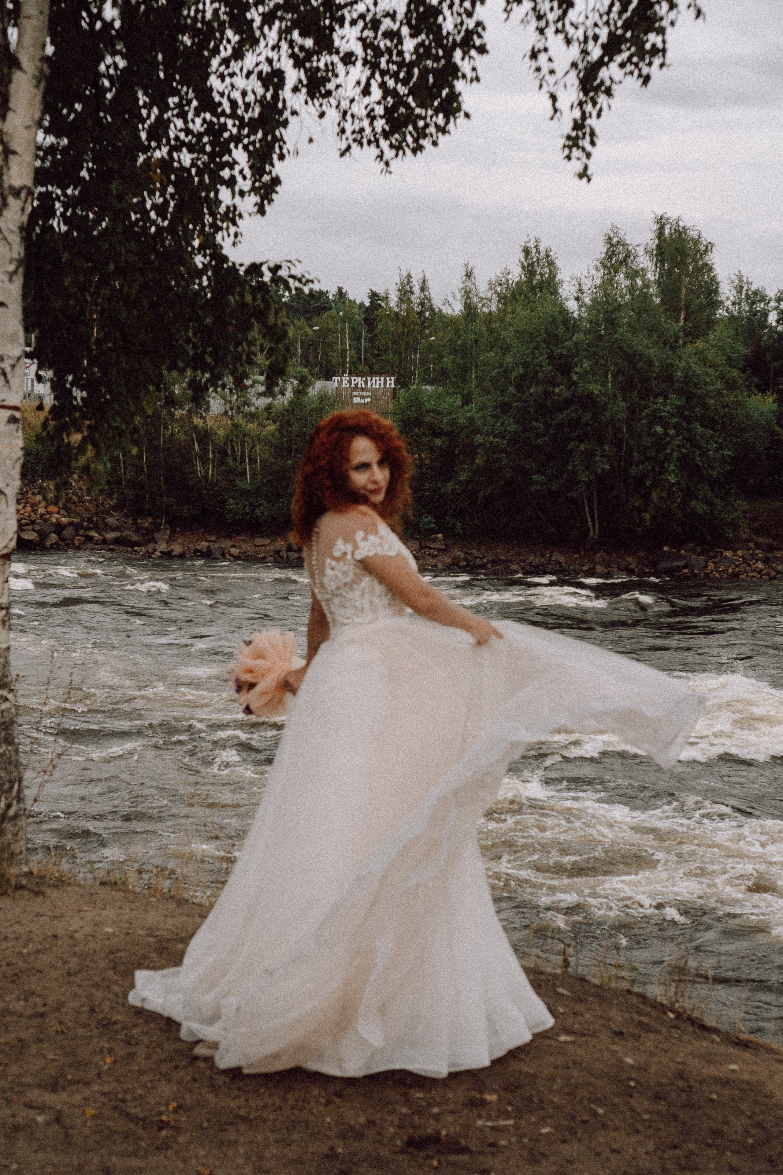 СВАДЕБНАЯ ФОТОСЕССИИЯ ПАРЫ В ГОРОДЕ ПРИОЗЕРСК В СОСНОВОМ ЛЕСУ И С ПИКАПОМ. Профессиональный фотограф, Санкт-Петербург — Виктория Богомолова