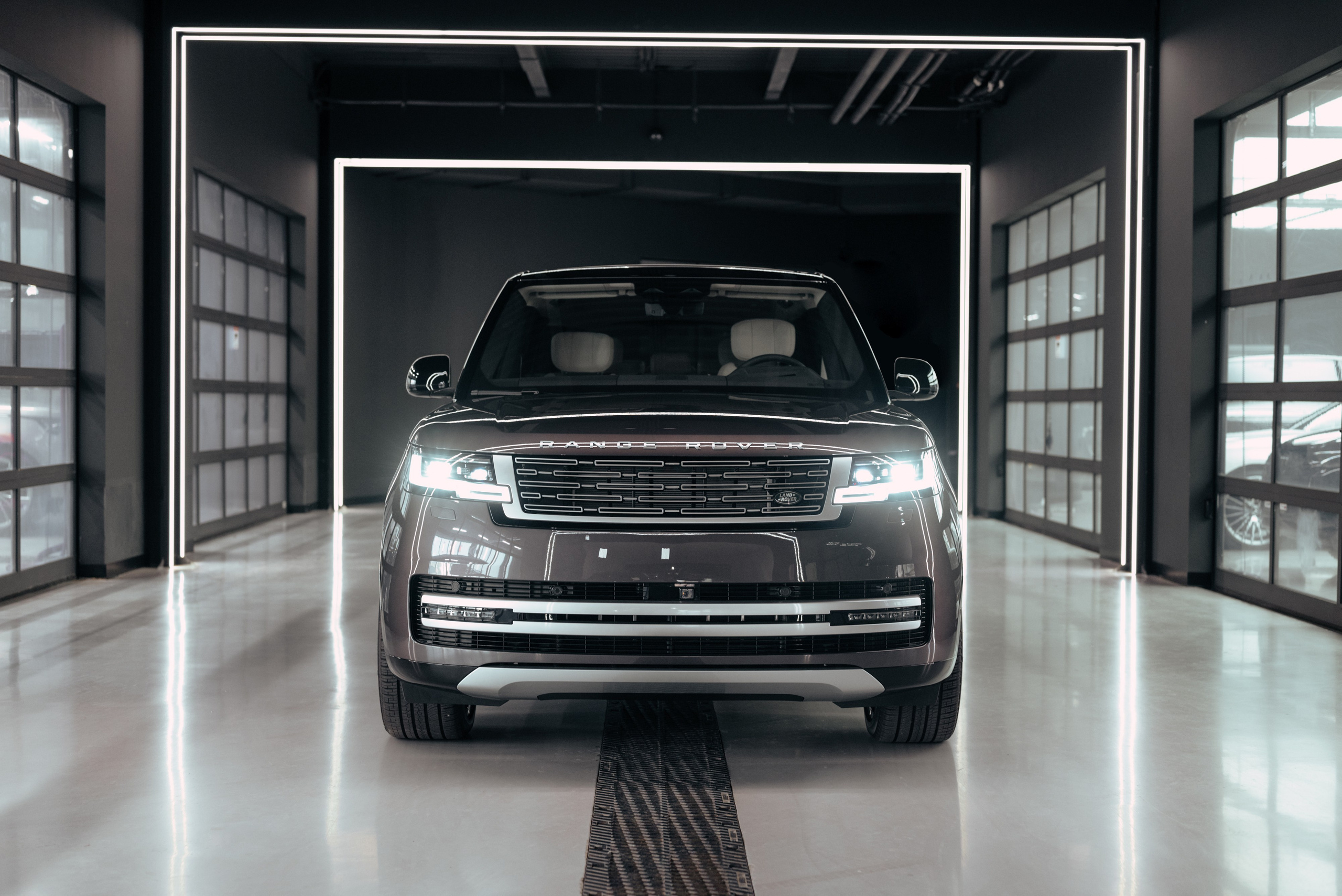 Range Rover long brown on white. DeLorein