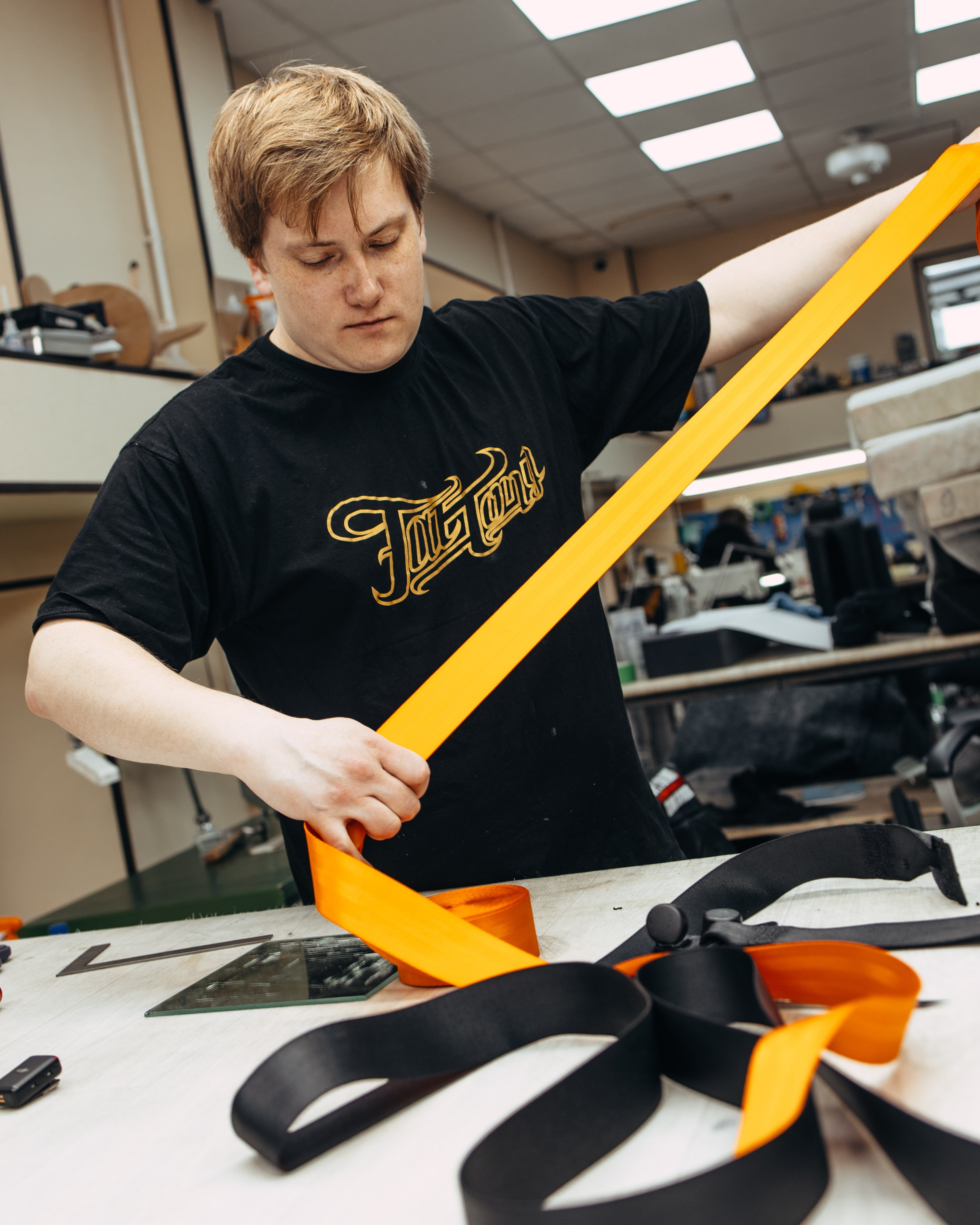 Porsche 911 оранжевый замена ремней безопасности. DeLorein