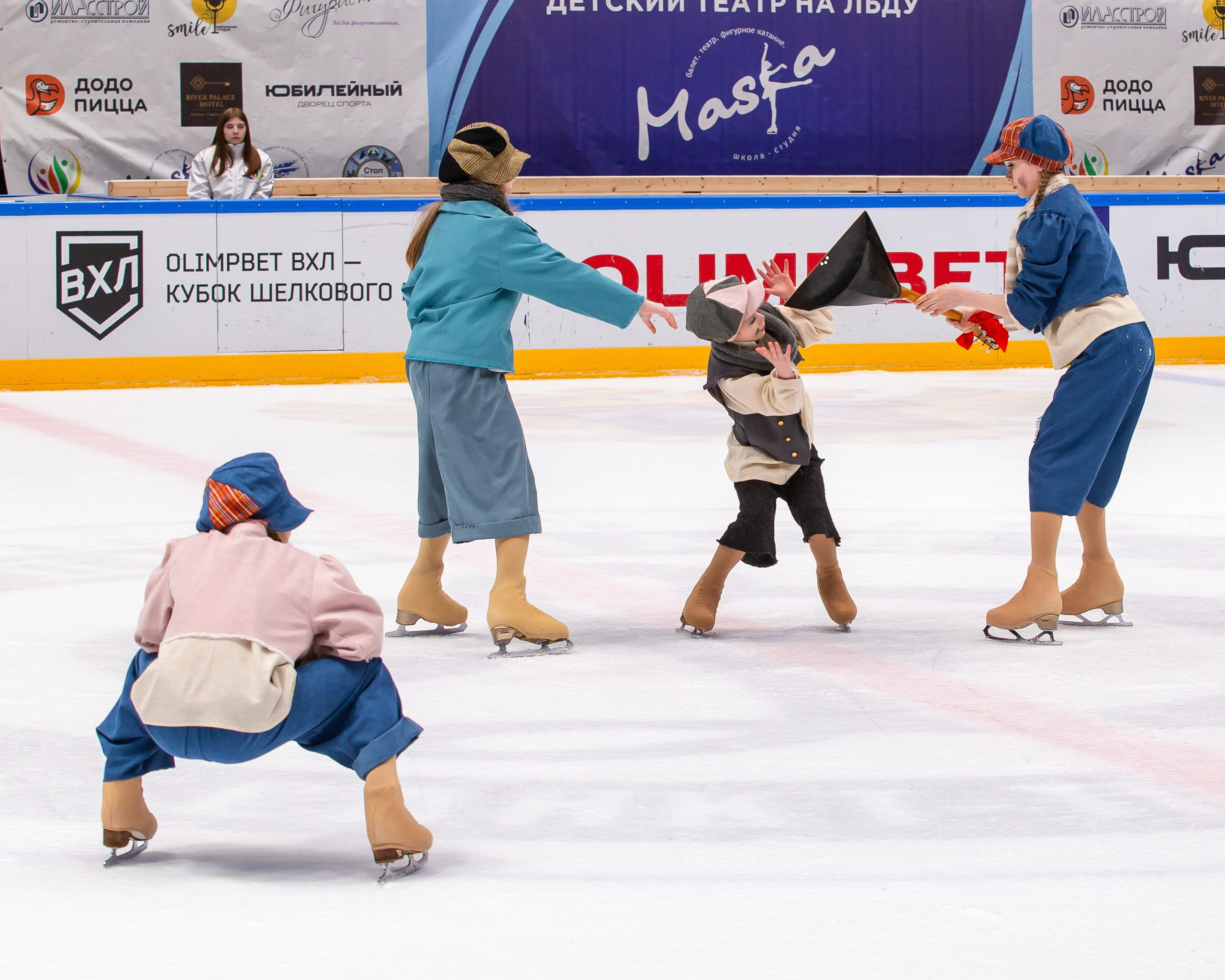VII Ежегодный фестиваль массовых танцев на льду и фигурного катания «Петровский лёд» Санкт-Петербург 2024. Репортажный фотограф в Москве