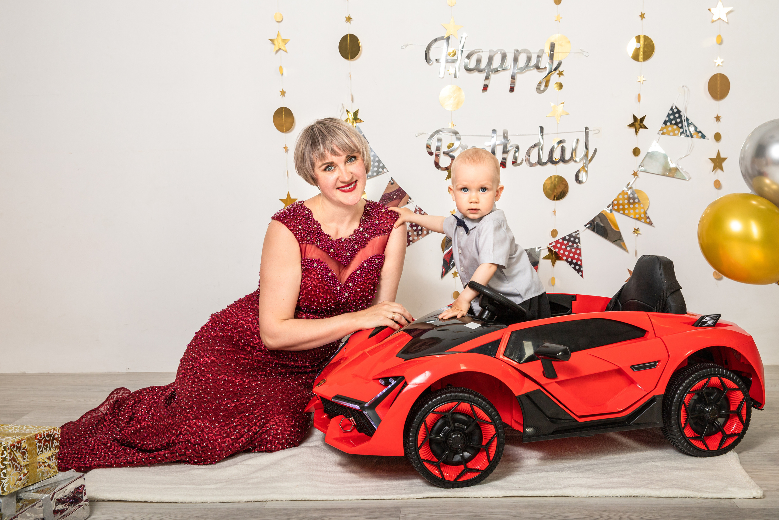 День рождения на красной машине