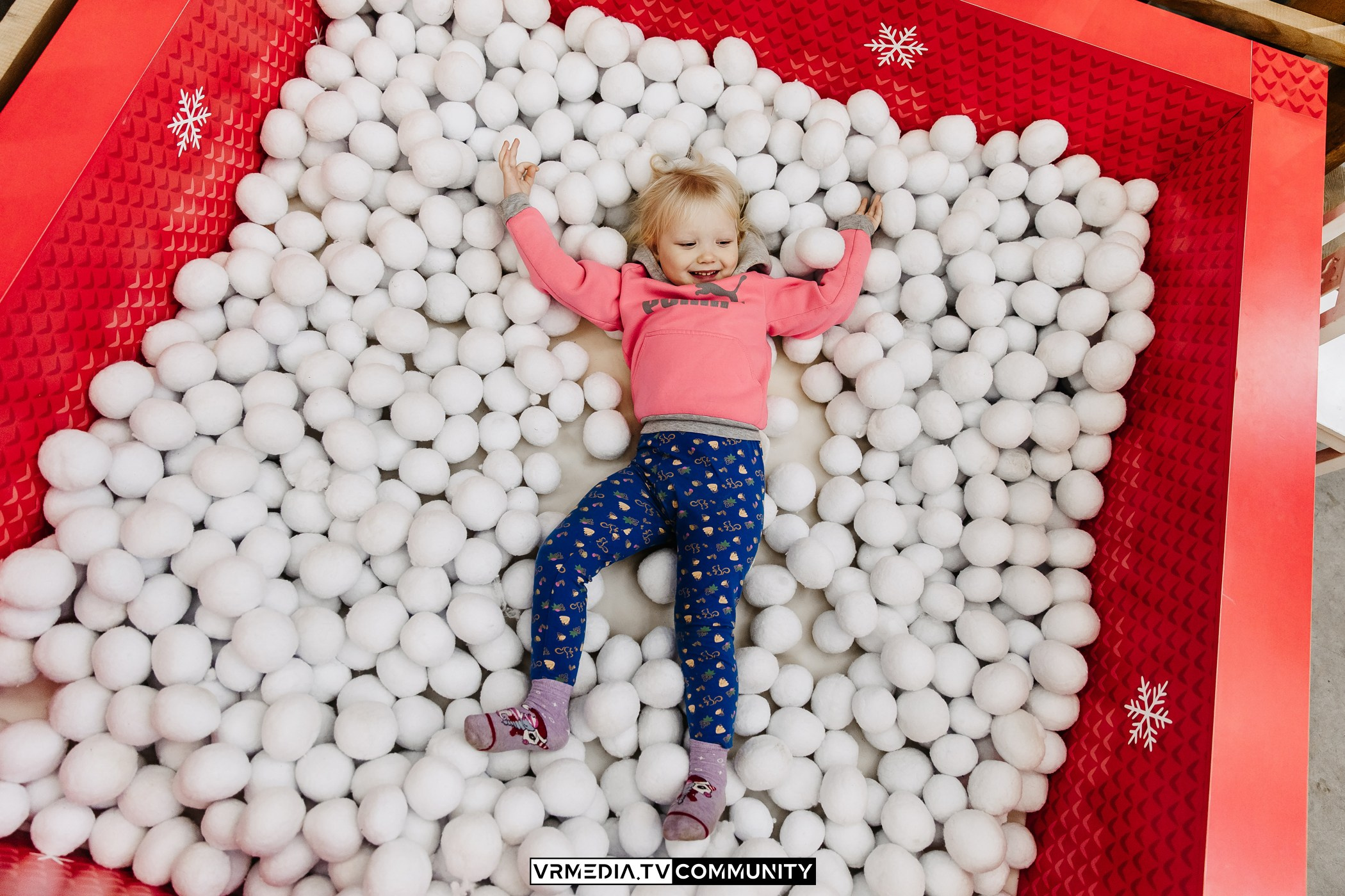 Традиционный рождественский базар и Garage Sale