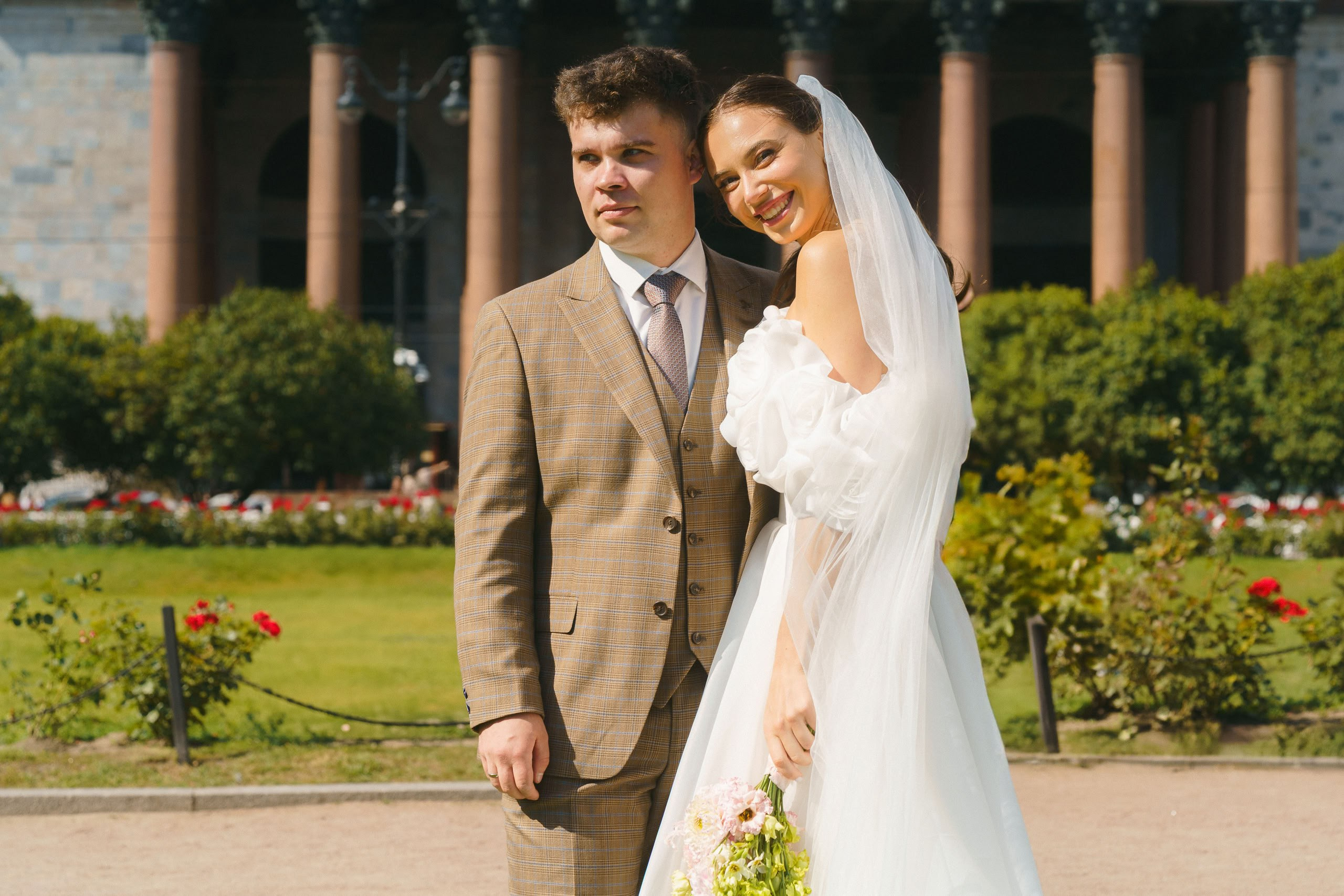 Лучана и Дима — свадьба в ЗАГСе Приморского района и прогулка у Исаакия. Свадебный фотограф Дмитрий Родионов — Санкт-Петербург и Ленинградская область