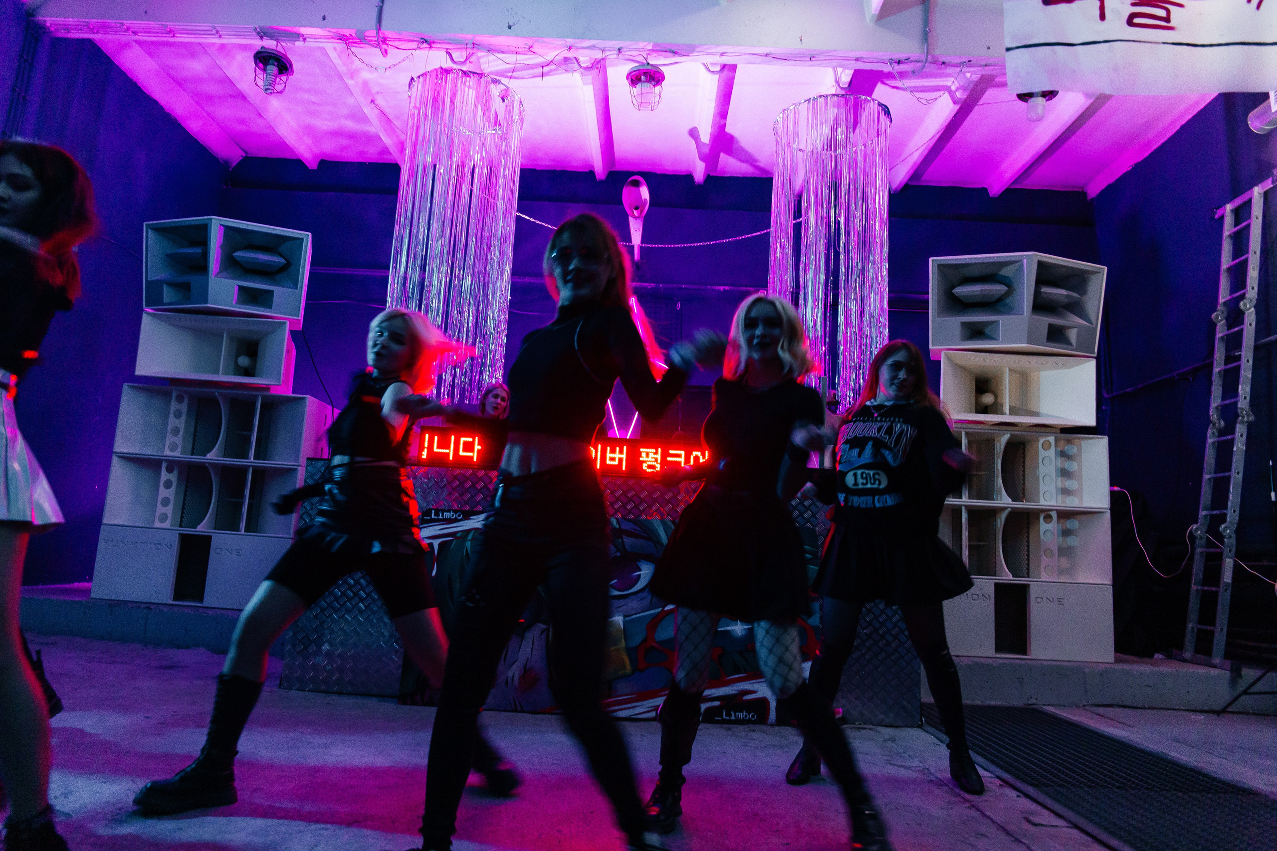 Cyberpunk K-POP Party. Свадебный и портретный фотограф в Новосибирске Любовь Исакова