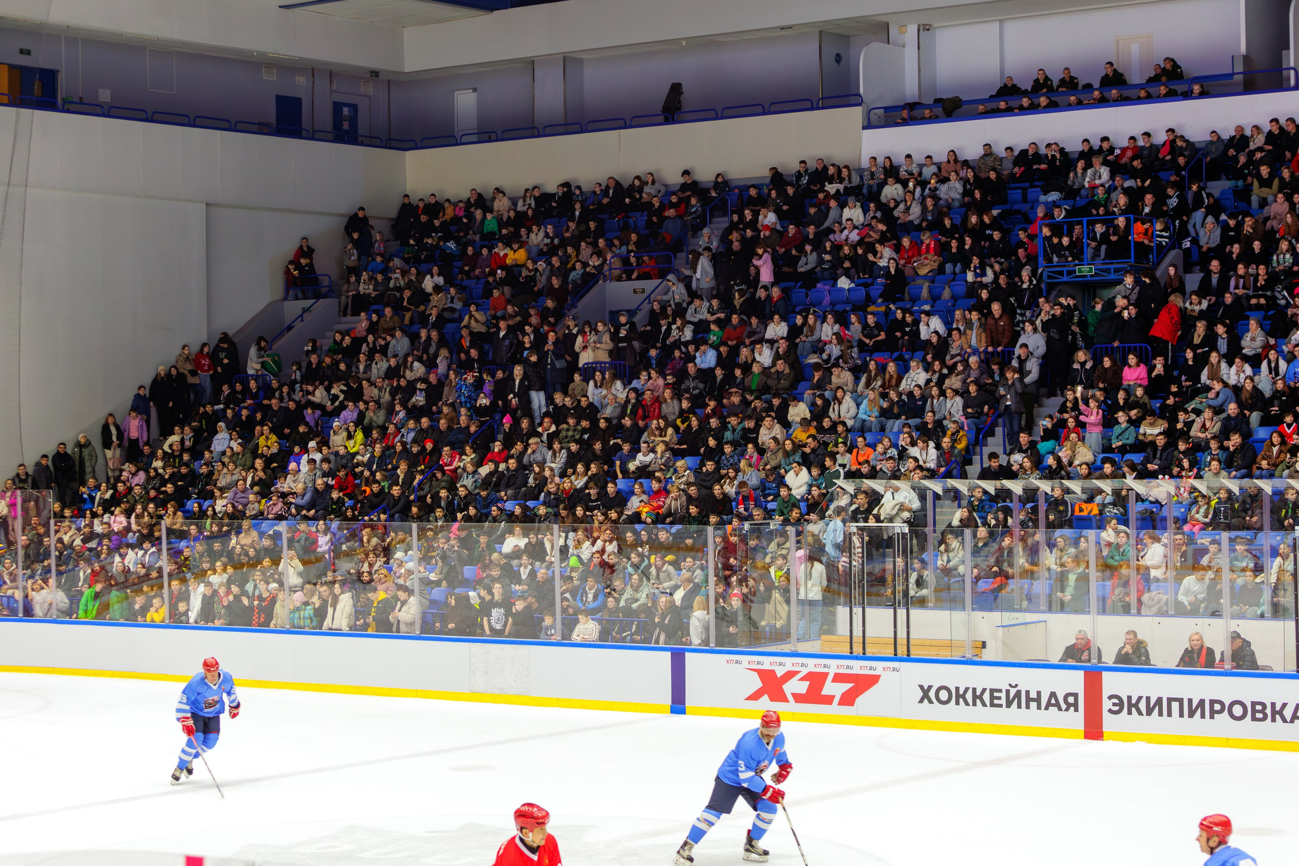 Первый матч Легенд в 2025 году. Выпускные альбомы и школьный фотограф в Подольске, Троицке, Щербинке, Москве и Московской области