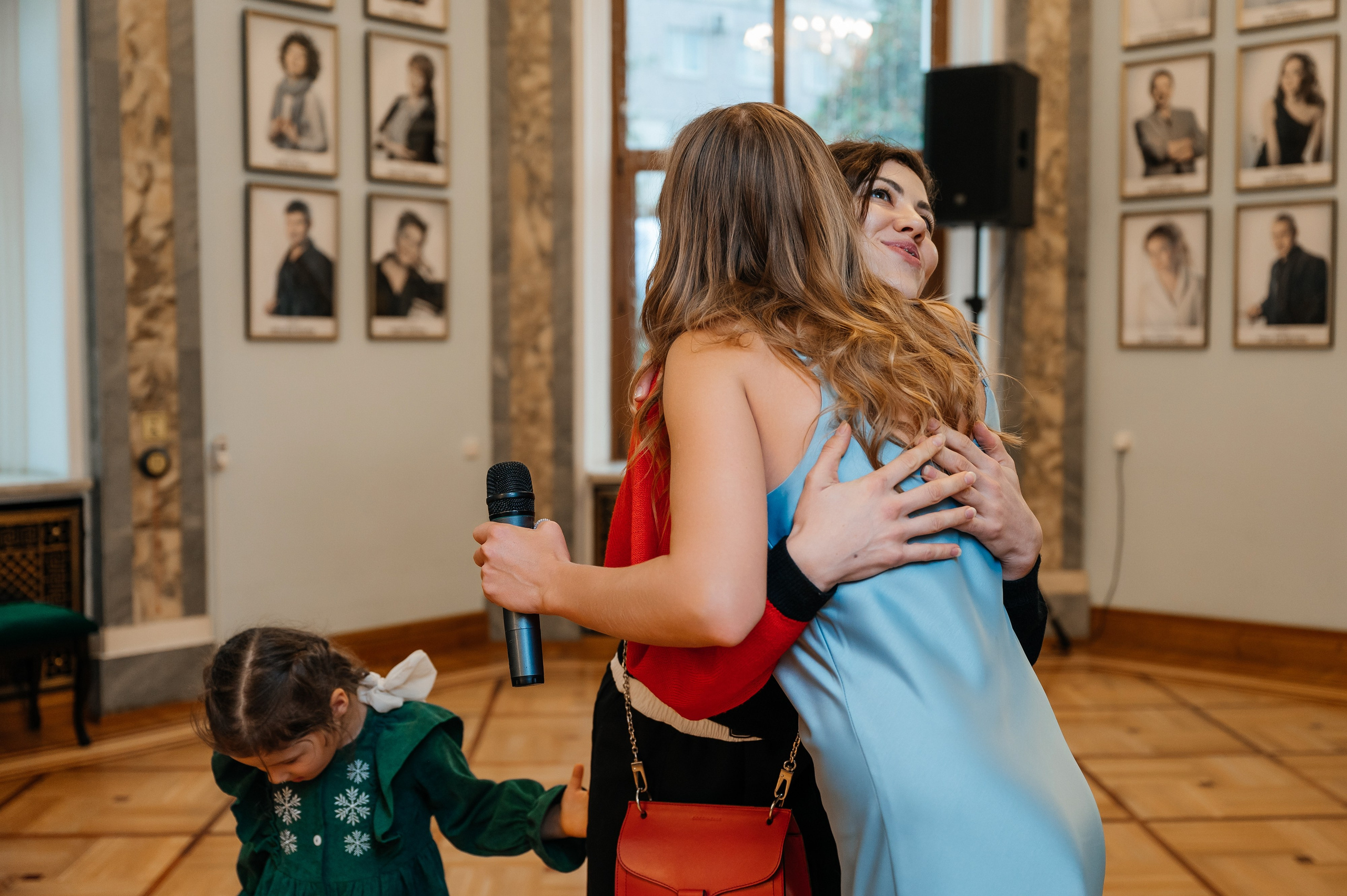 Открытие выставки Кати Васильевой в Молодежном театре. Wedding and family photographer USA