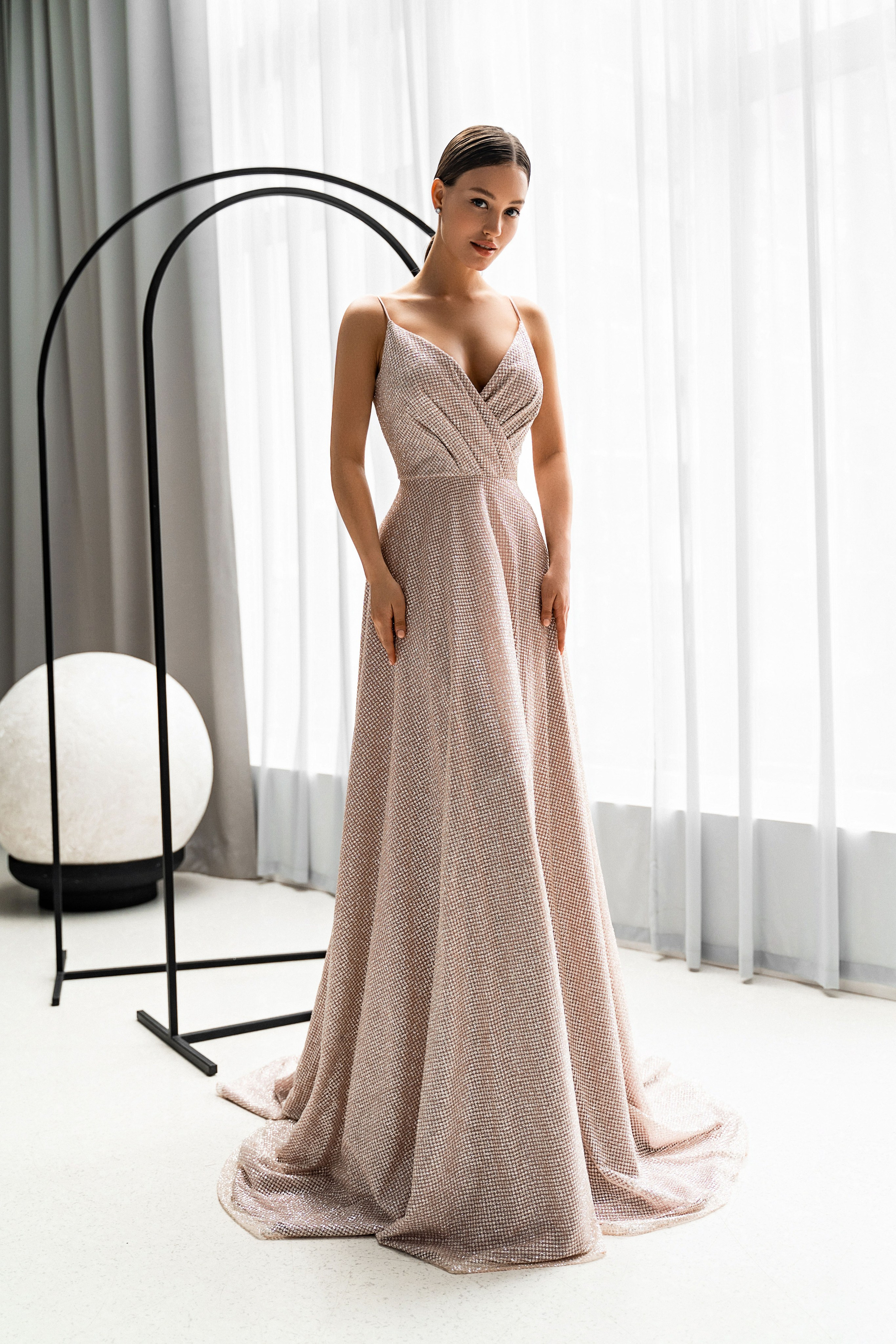 Съемка вечерних платьев NOLLA с Анастасией. Свадебный и портретный фотограф Клипа Максим