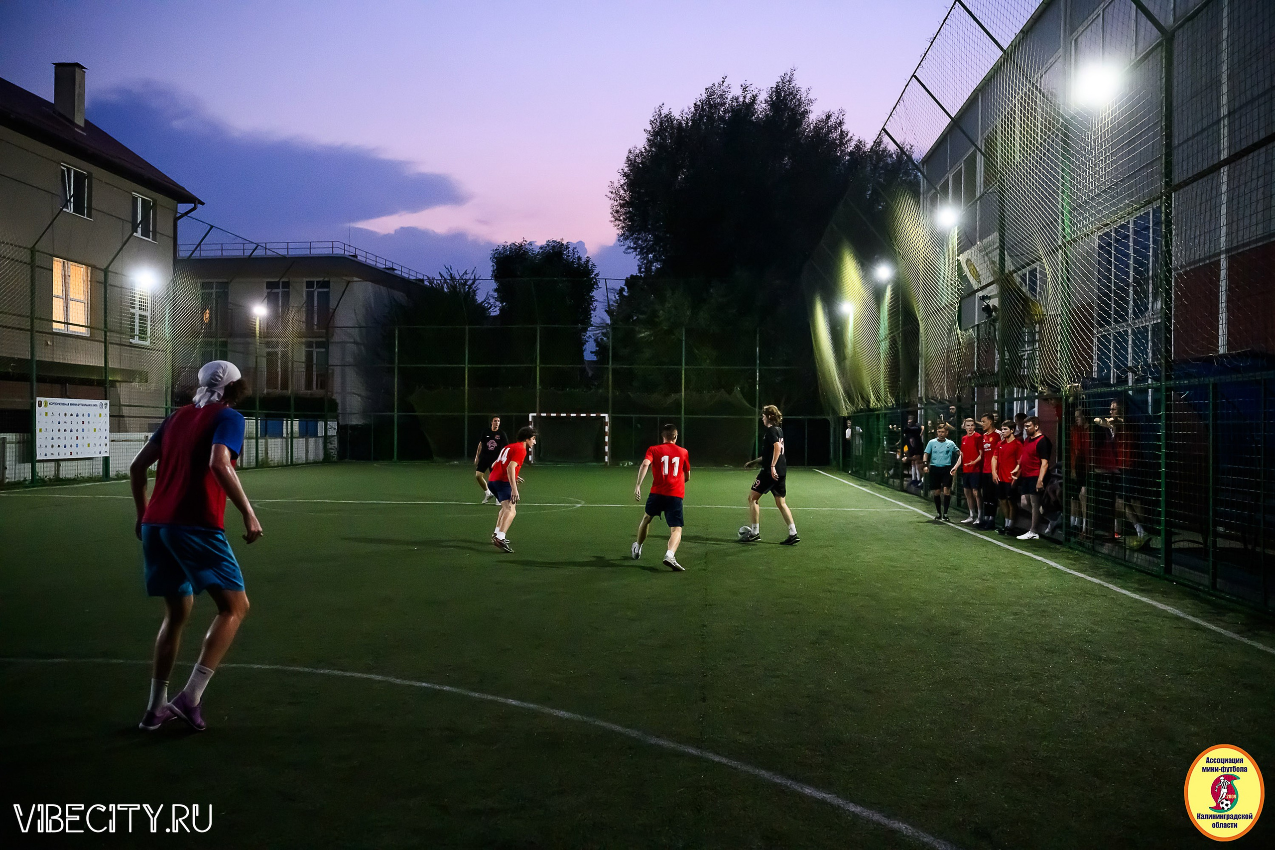 ФИНАЛЬНЫЕ ИГРЫ КУБКА МИНИ-ФУТБОЛЬНОЙ ЛИГИ И КУБКА КОРПОРАТИВНОЙ МФЛ 2025. VIBECITY.RU Вайб Сити Ру Фоторепортажи Фотоотчеты Калининград