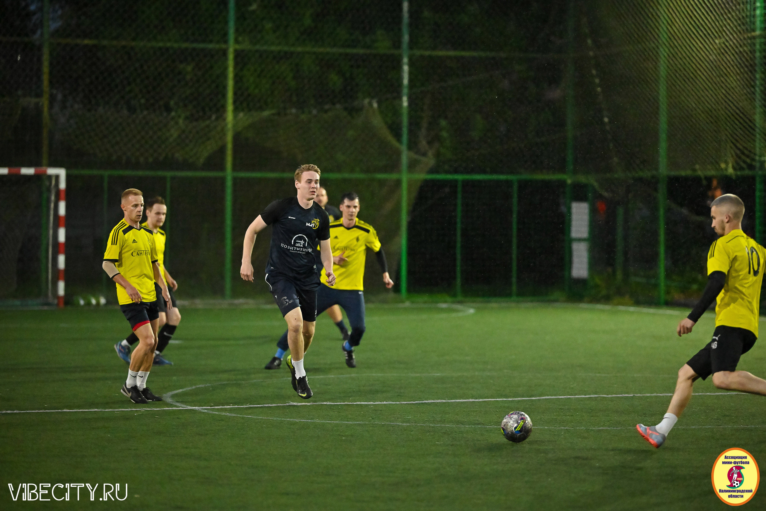 ИГРЫ МИНИ-ФУТБОЛЬНОЙ И КОРПОРАТИВНОЙ ЛИГИ. VIBECITY.RU Вайб Сити Ру Фоторепортажи Фотоотчеты Калининград