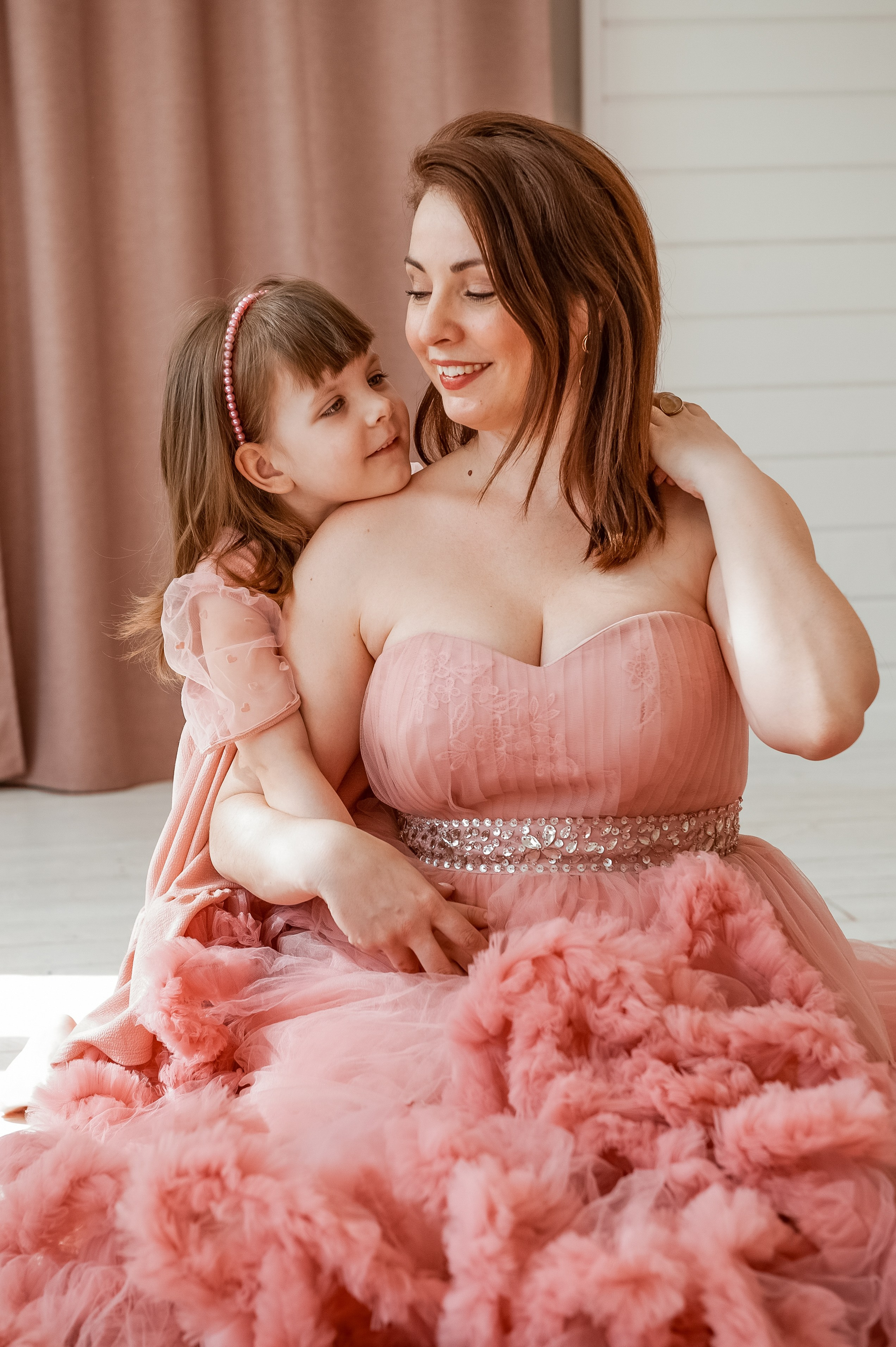 Олеся и Вика. Семейный и женский фотограф, контент фотосессия в Екатеринбурге