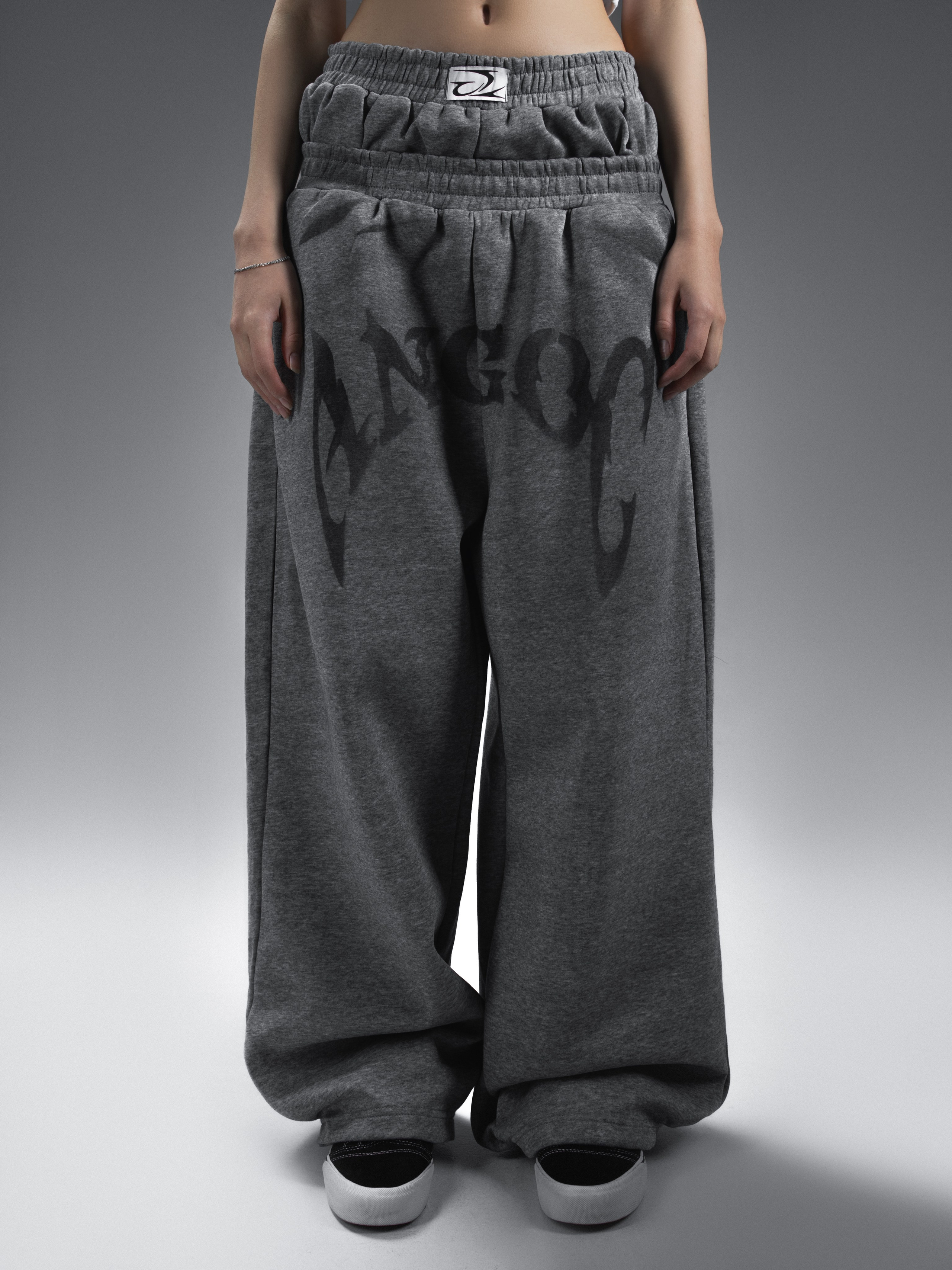 КАТАЛОГ | серый фон. RUNA production — стильные съемки для брендов