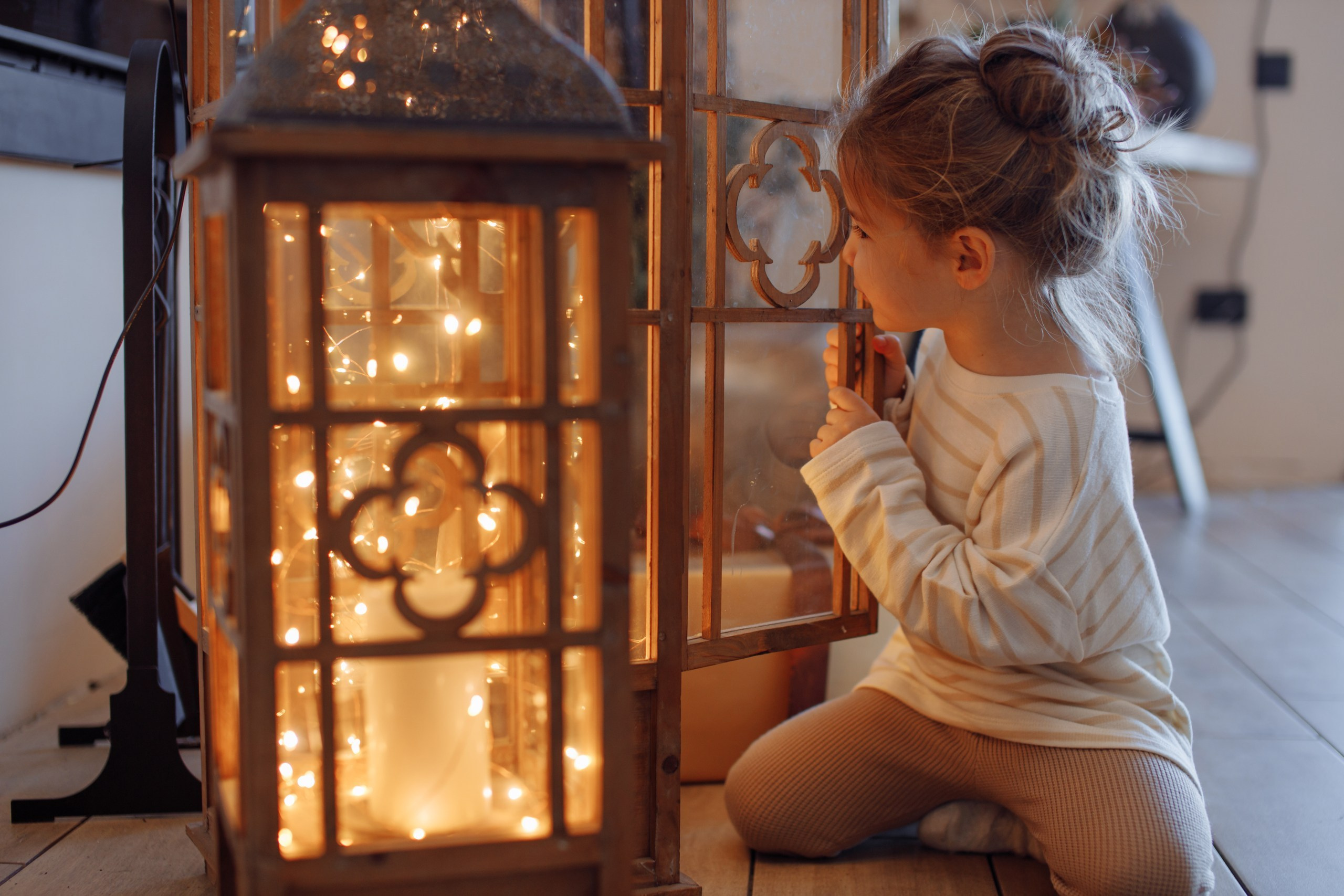 Новогодняя студийная загородном доме. Фотограф, видеограф