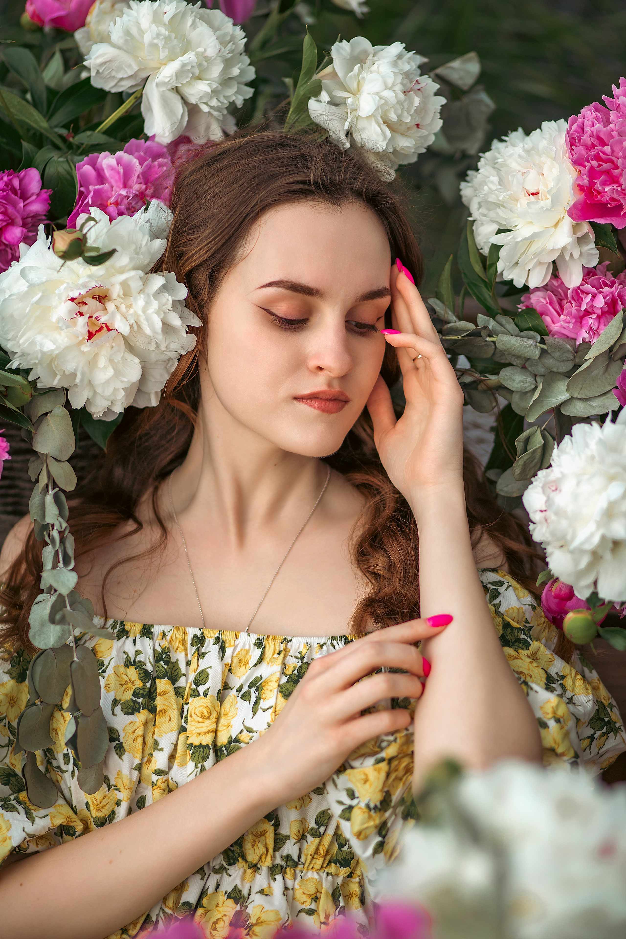 Лодка с пионами. Фотограф Ольга Бобб Нижний Новгород