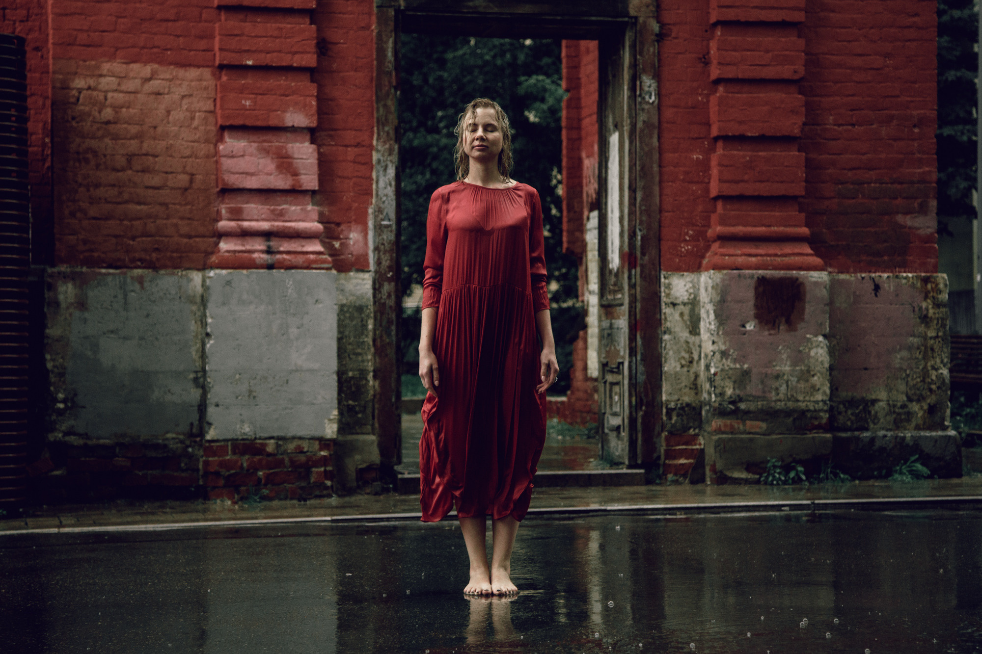 Под дождем. Фотографирую в Москве