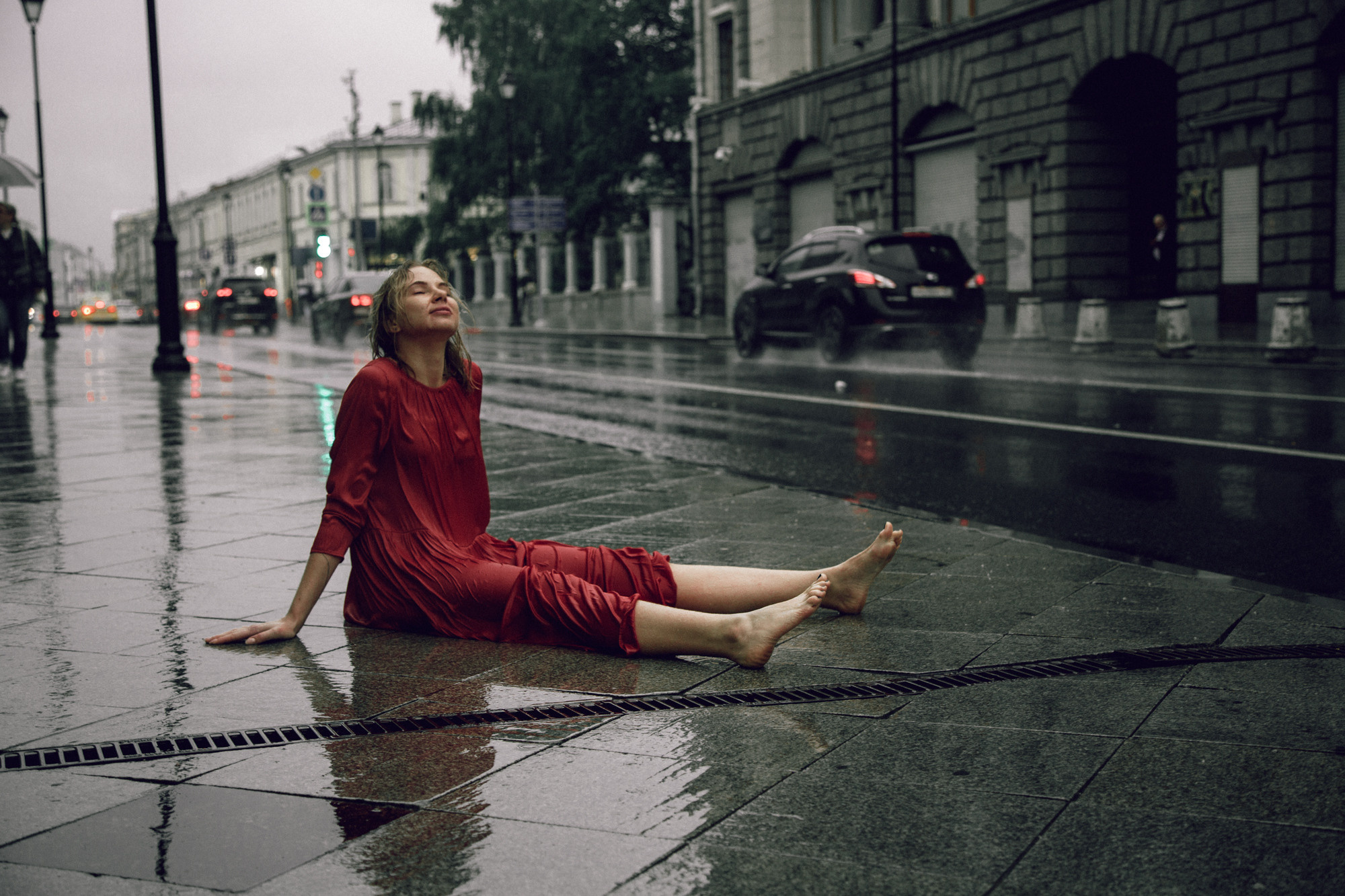 Под дождем. Фотографирую в Москве
