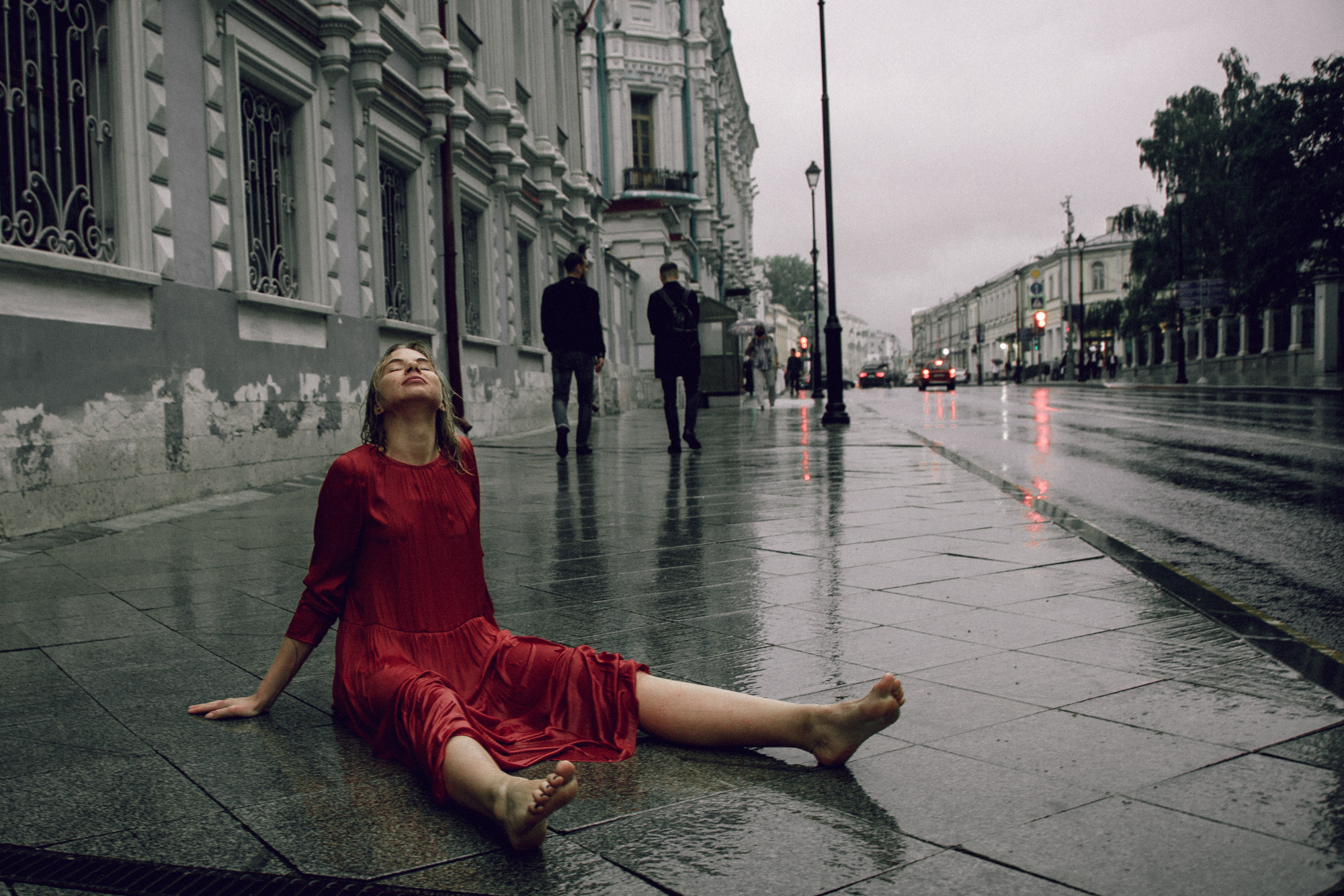 Под дождем. Фотографирую в Москве