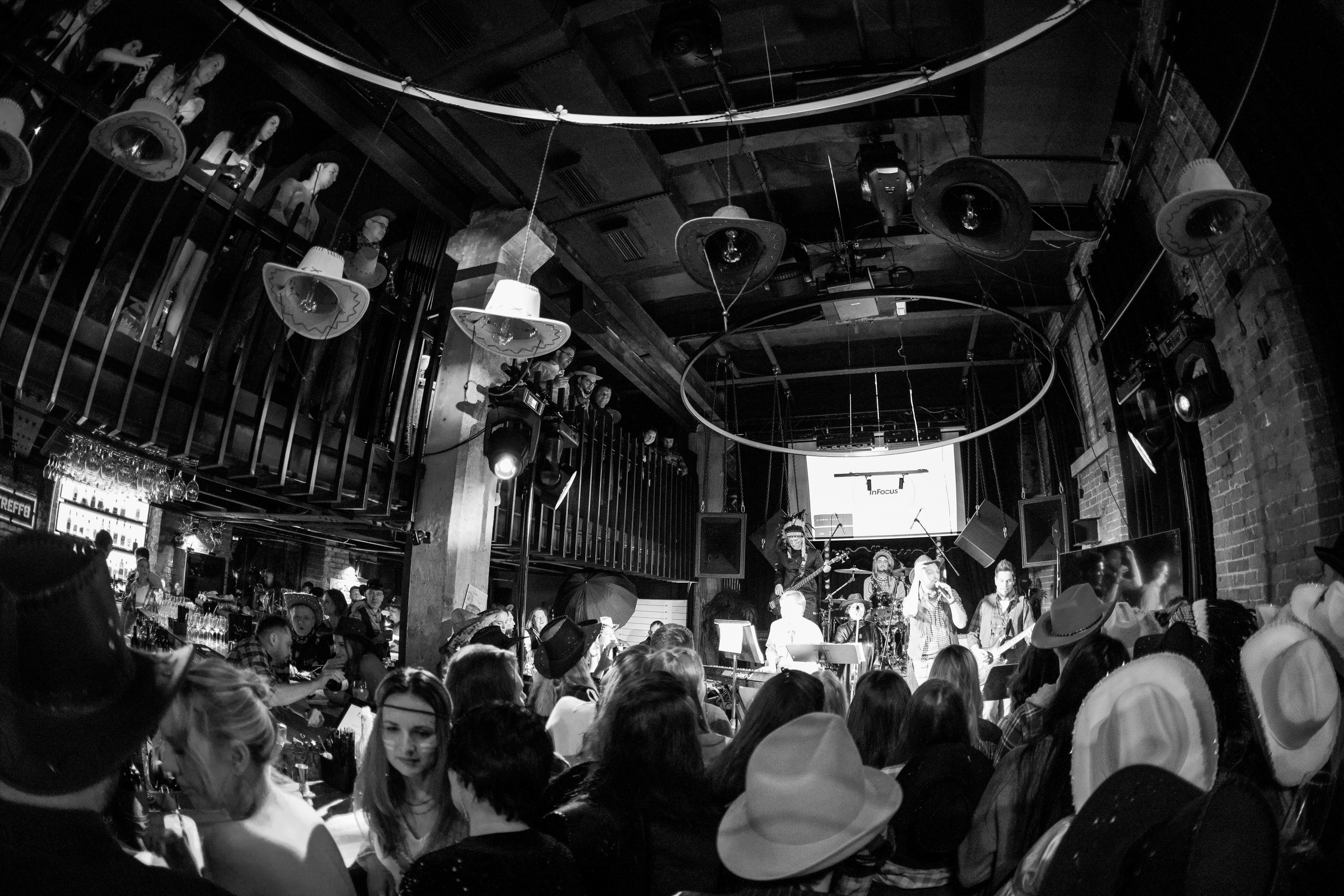 Y. Свадебный и репортажный фотограф в Москве Иван Васильев