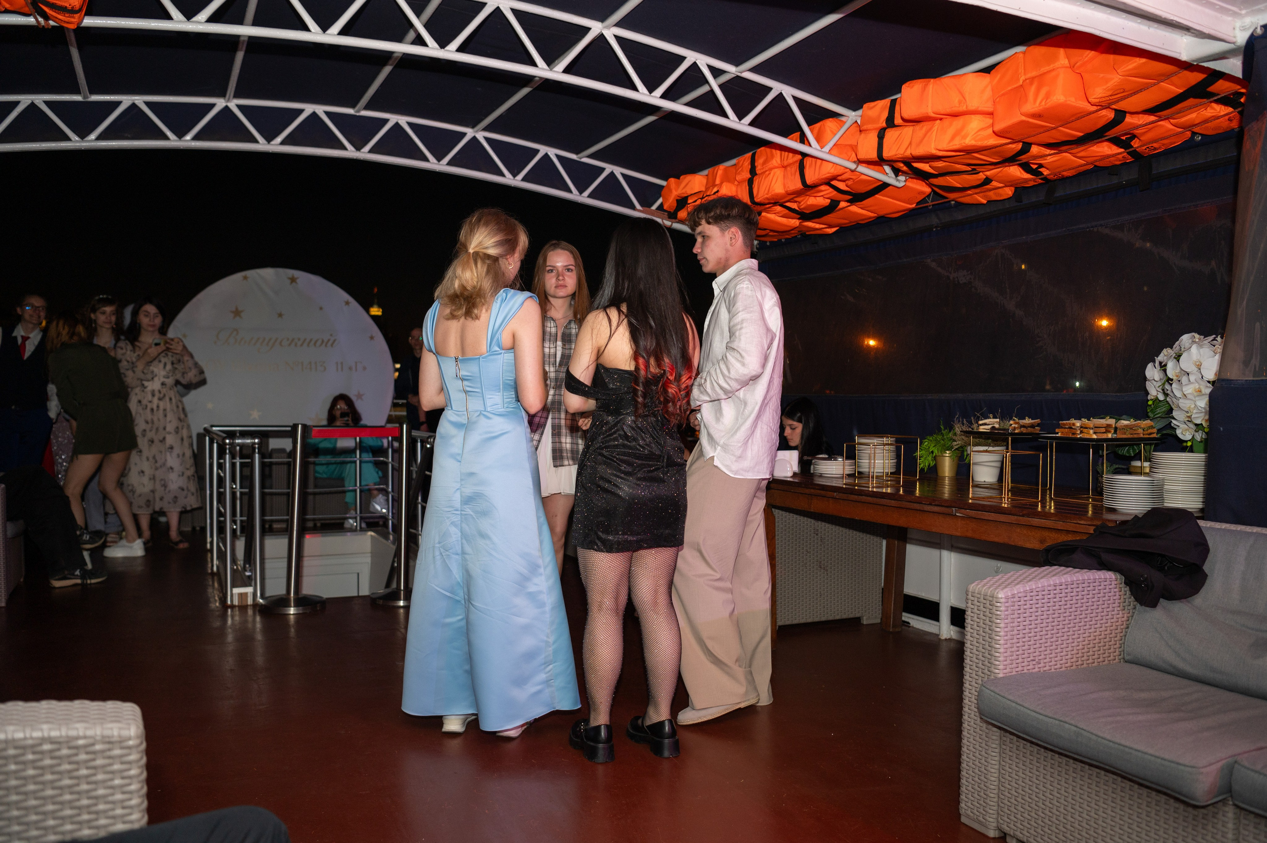 Выпускной вечер 11 класс на теплоходе. Детский и семейный фотограф г. Москва Оксана Катаджи