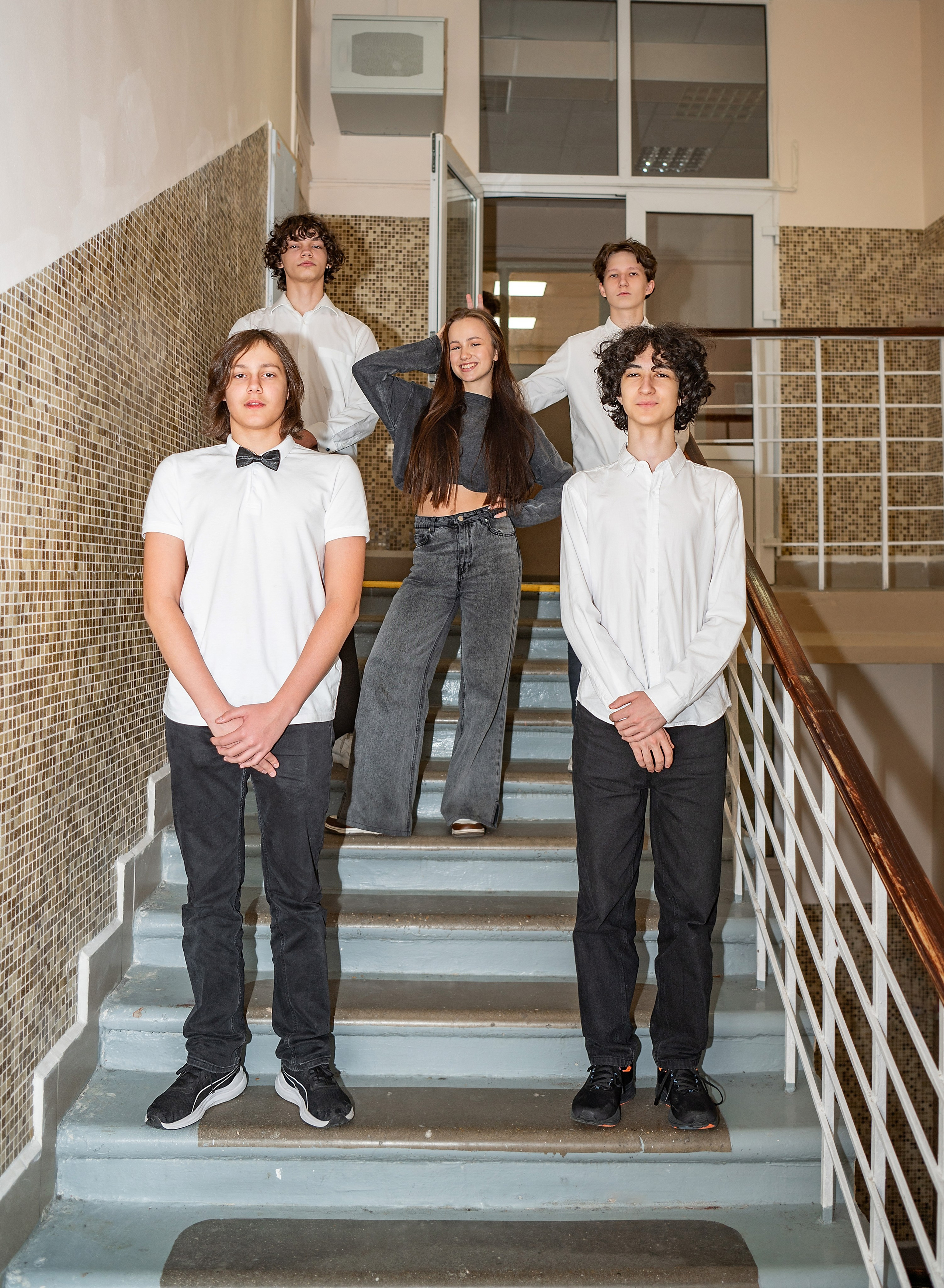 Фотосессия в классе и на территории школы. 9-М класс Школа 1568. Детский и семейный фотограф г. Москва Оксана Катаджи