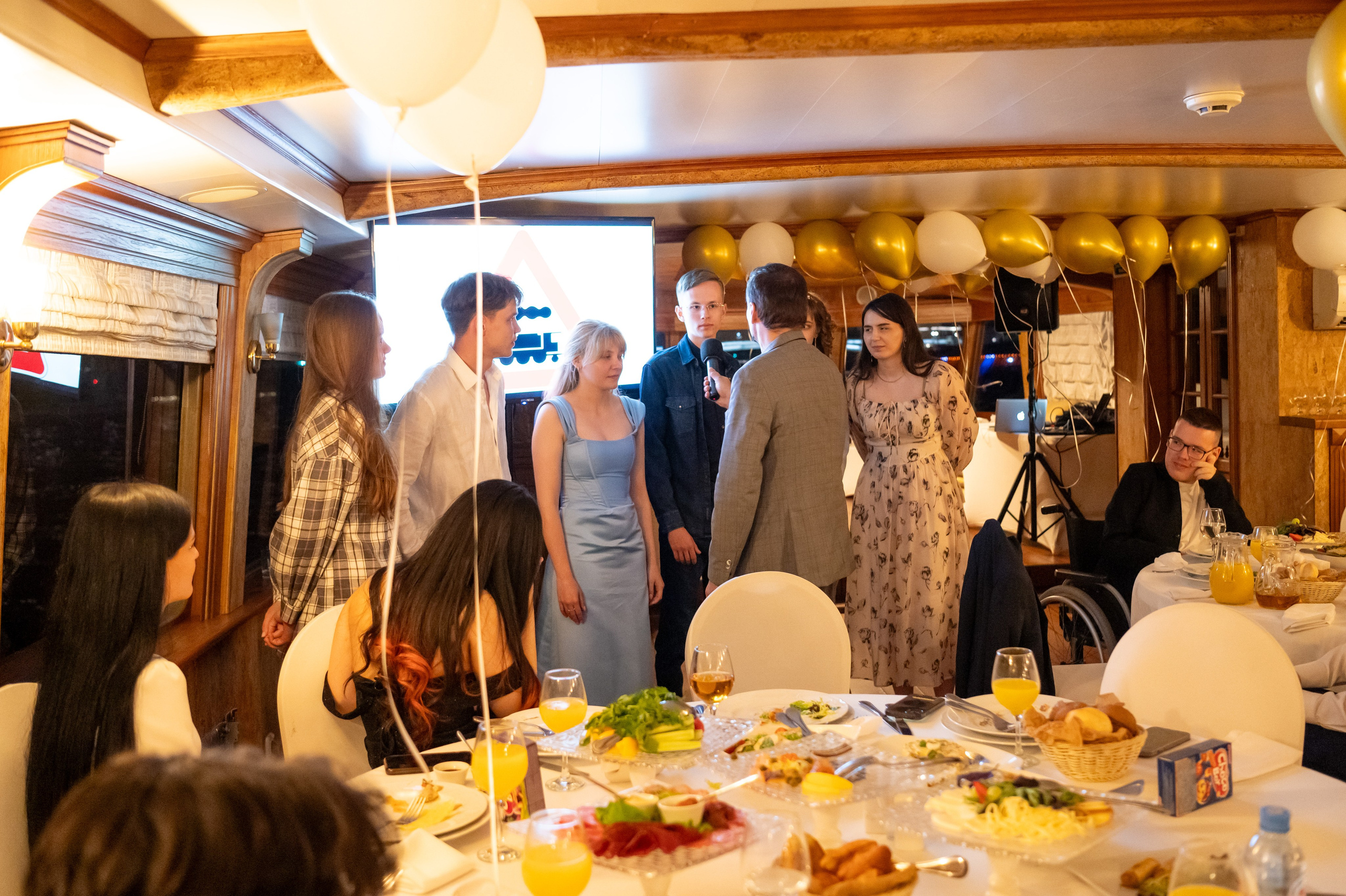 Выпускной вечер 11 класс на теплоходе. Детский и семейный фотограф г. Москва Оксана Катаджи