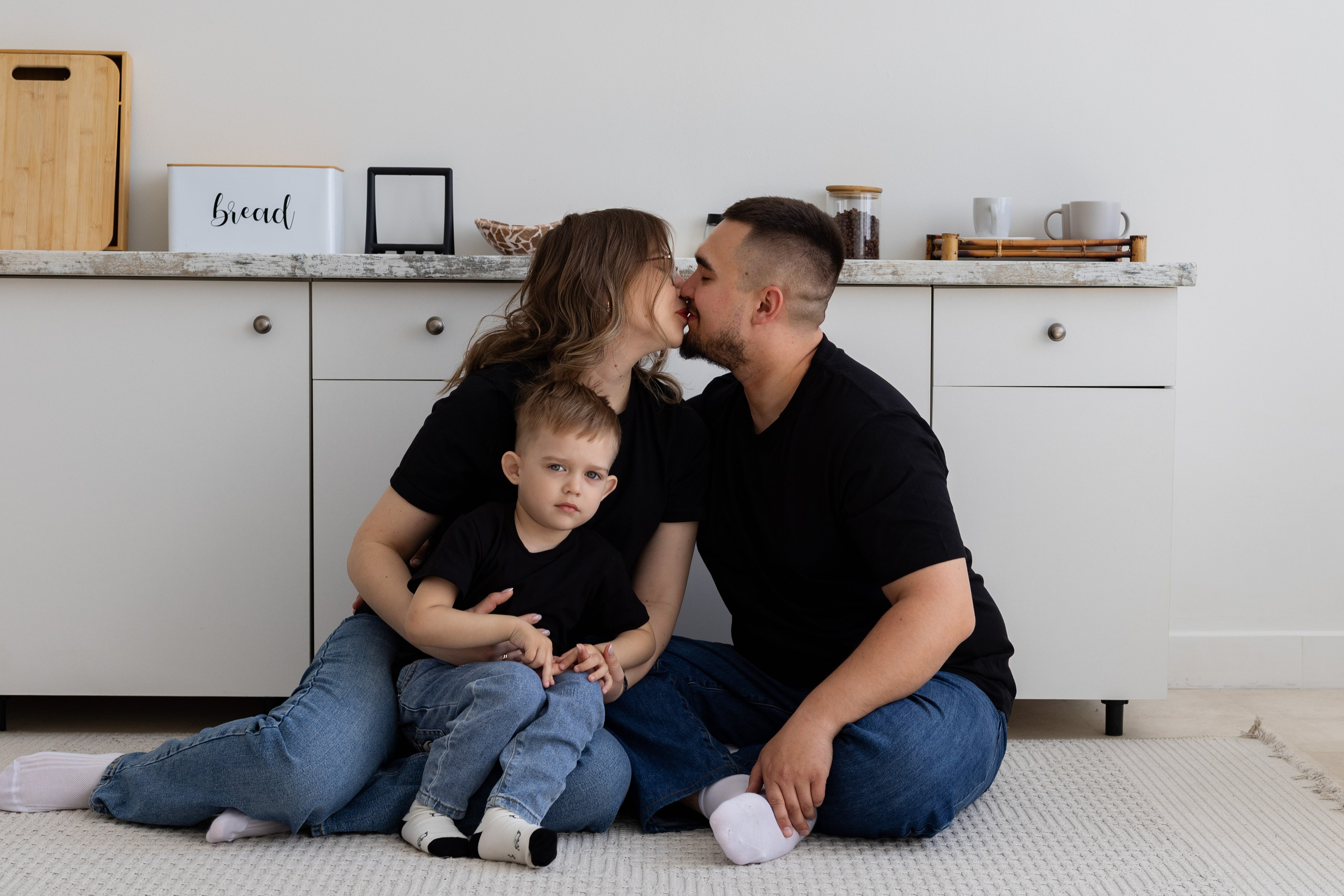 Семейная фотосессия в студии (Михаил, Крестина и Макар). Женский фотограф в Орске Новотроицке Динара Долганова
