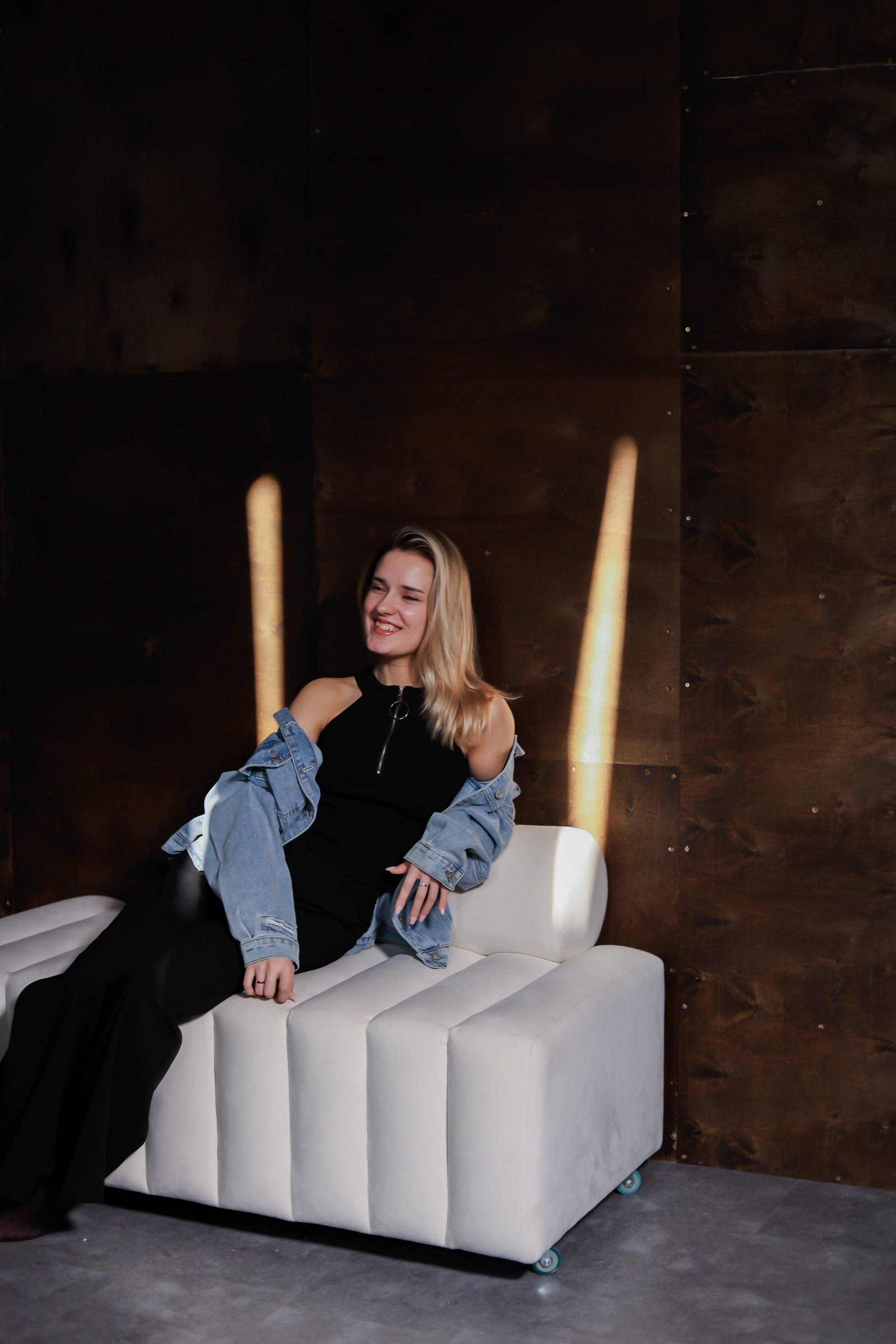 Фотосессия в студии Валерия. Женский фотограф в Орске Новотроицке Динара Долганова