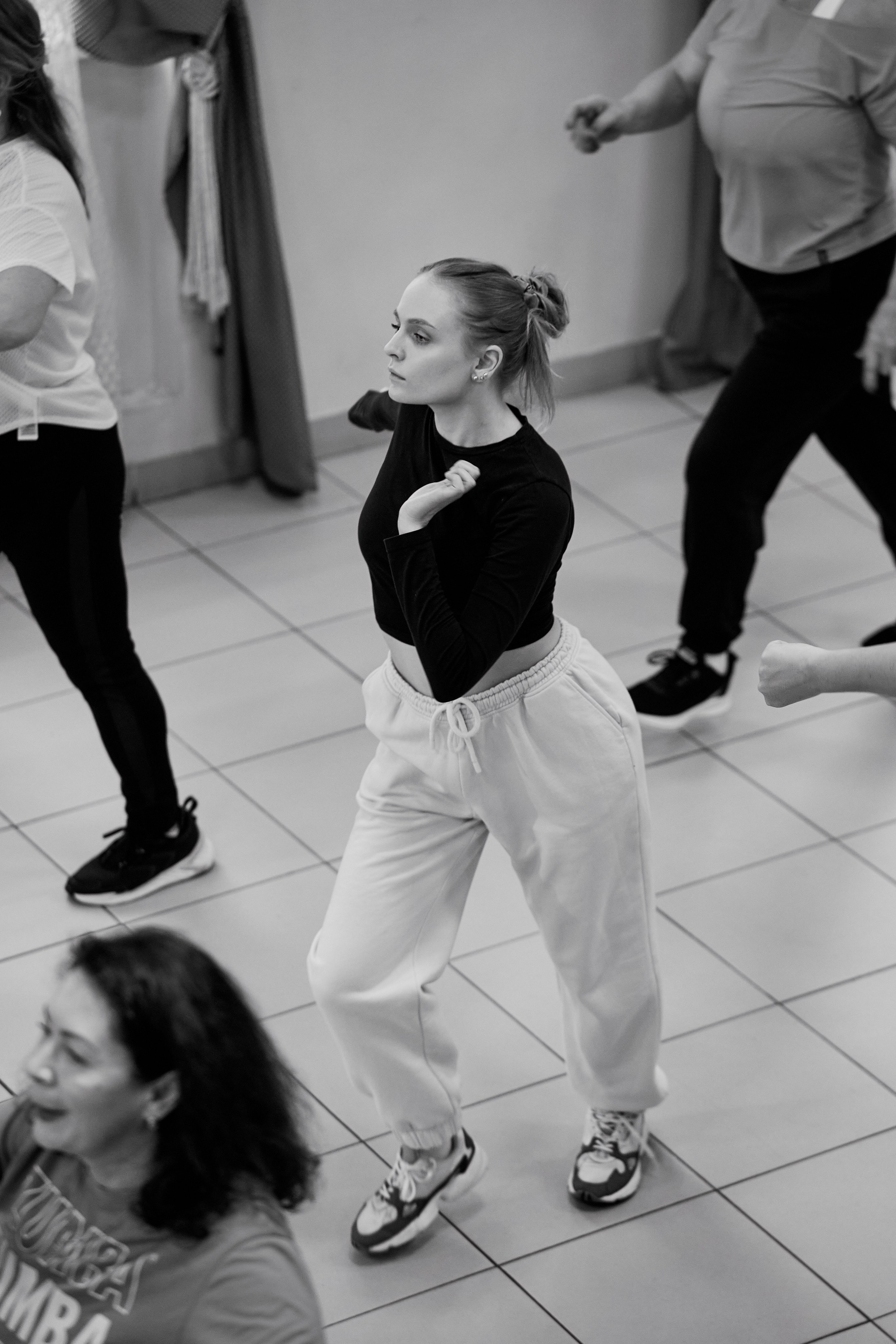 Благотворительная тренировка ЗУМБА. Арт-кафе «Чайка». Фотограф Таганрог Анна Трайжон