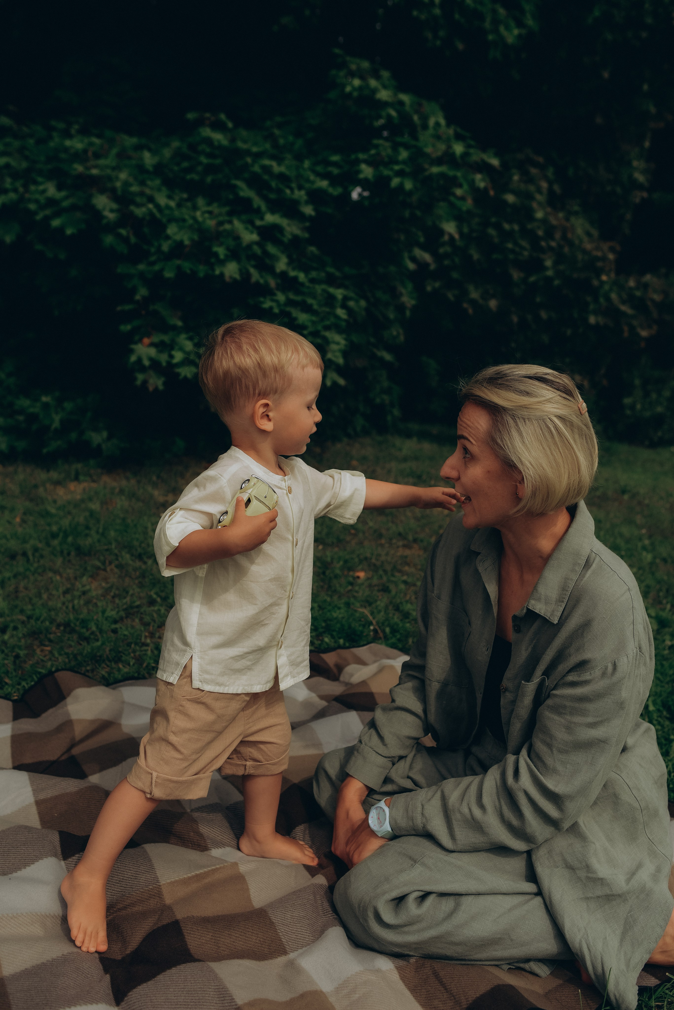 Семейная фотопрогулка парке. Елена Павел и Лев. Семейный и свадебный фотограф в Санкт-Петербурге Яна