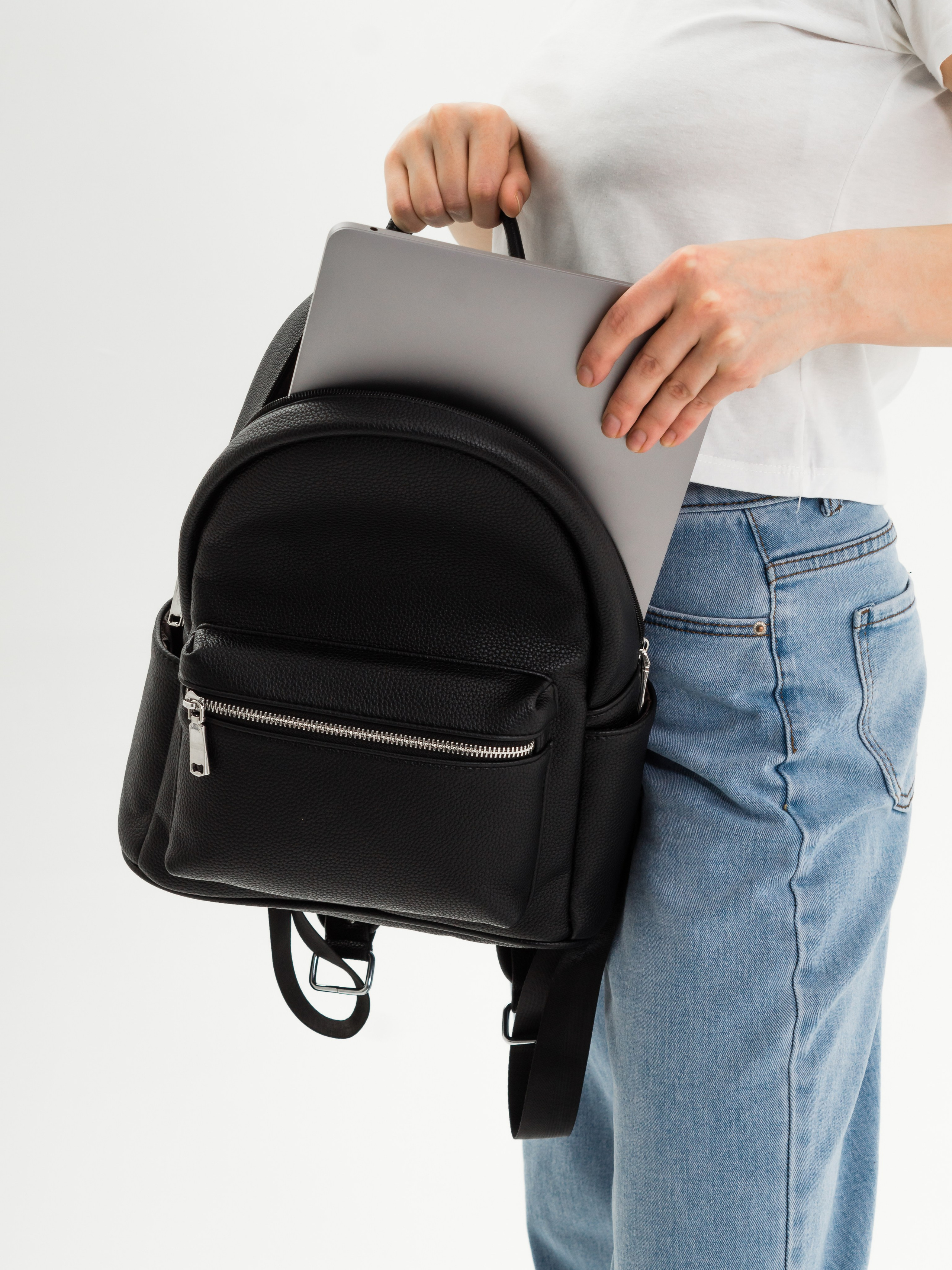 Съемка женского рюкзака для маркетплейсов озон и валберис. Фотограф Оксана Токарева Ижевск