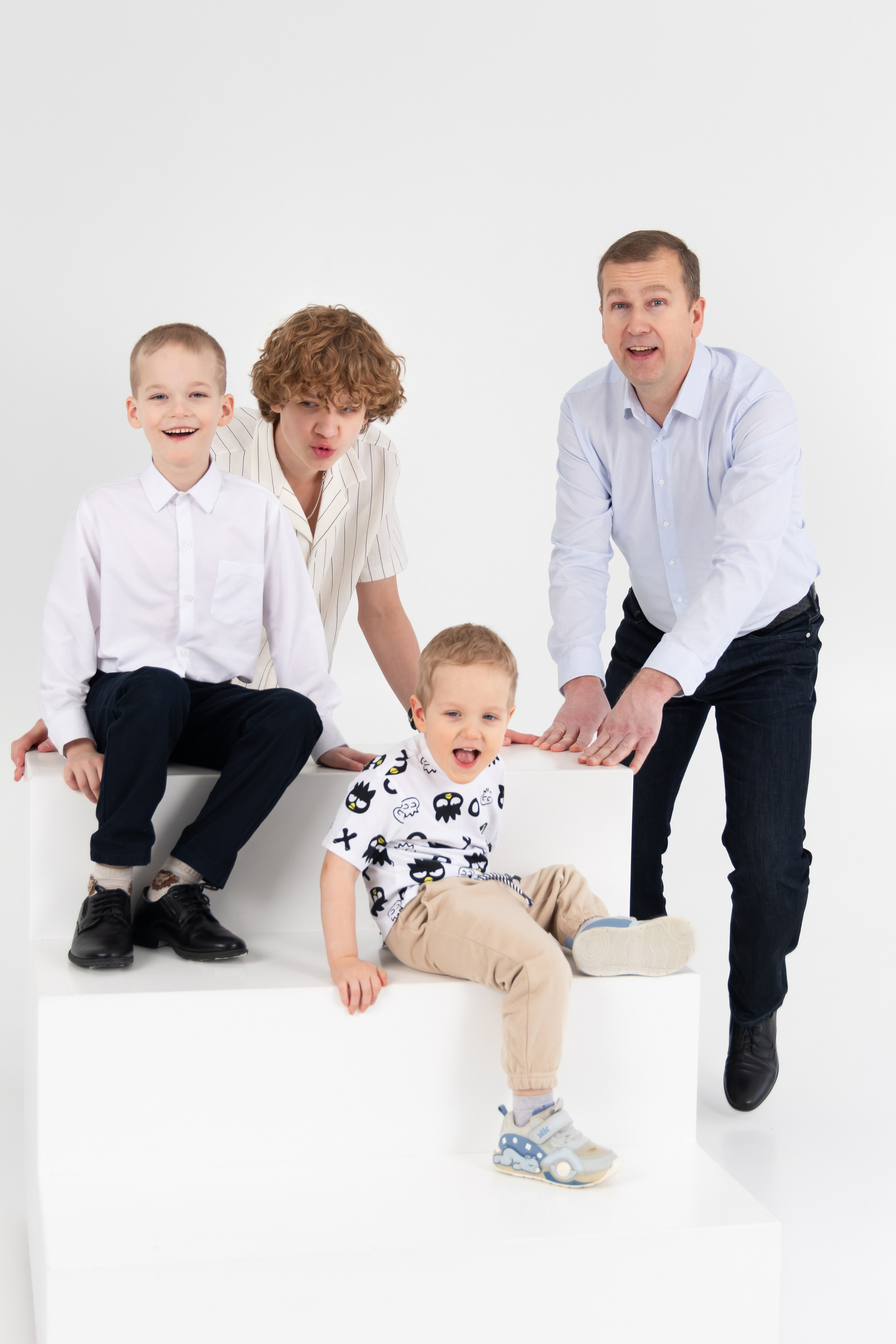 Давыдовых много не бывает! Семейная фотосессия в студии. Фотограф в Екатеринбурге Пойгина Елена