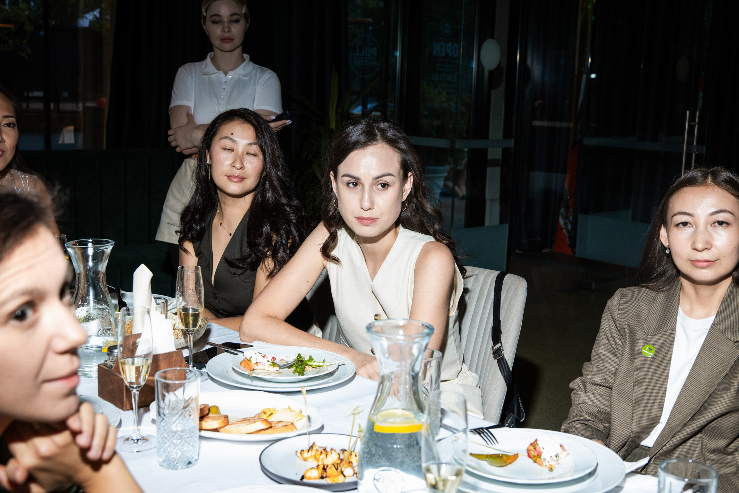 Couch. Свадебный и студийный фотограф в Алматы Ильяс Кырбаев