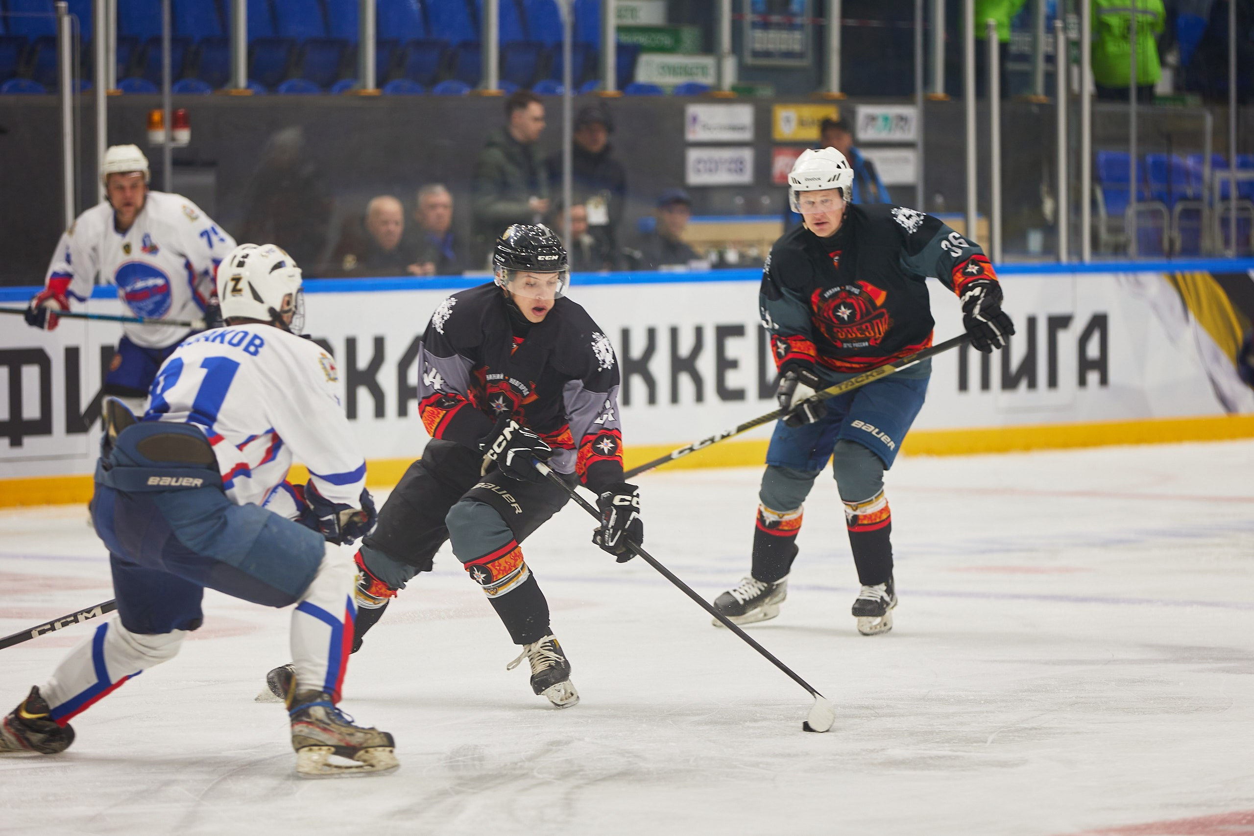 Репортаж. Офицерская хоккейная лига 2025 год. Спортивный фотограф Некрасов Денис