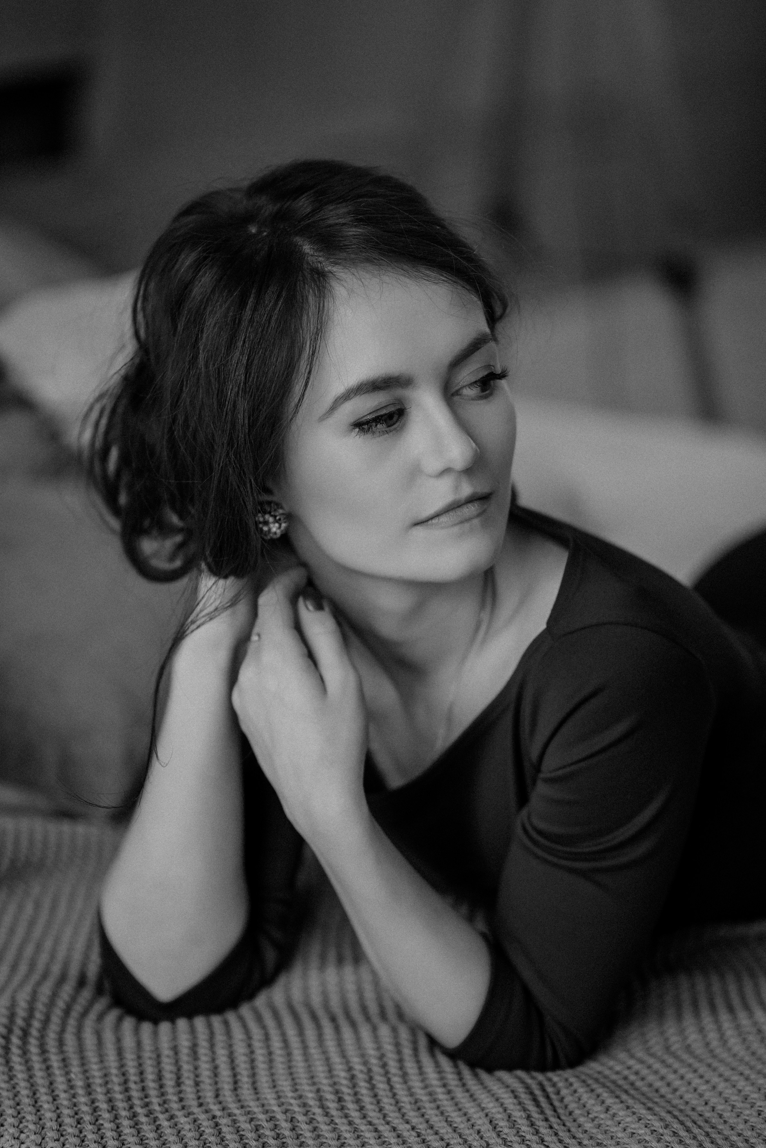 индивидуальная портретная фотосессия в чб для девушки