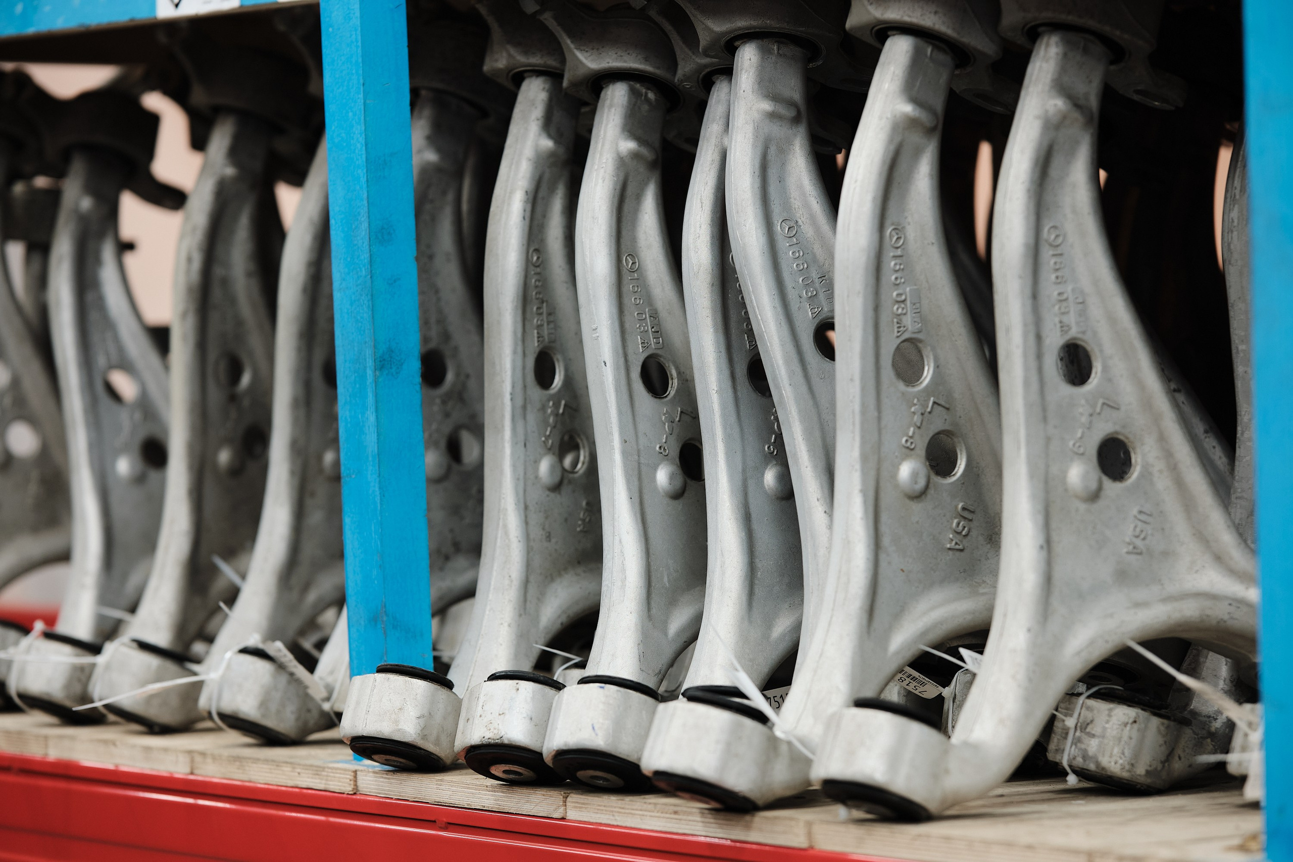 «Передняя подвеска Mercedes-Benz GLE W167 оригинальная запчасть»«Задняя пневматическая подвеска Mercedes-Benz GLS X167 с амортизаторами»«Комплект подвески Mercedes-Benz ML W166 с пружинами и рычагами»«Пневматическая подвеска Mercedes-Maybach S-Class W223 оригинал»«Амортизатор передний Mercedes-Benz GLC X253 для замены»ALT-тексты для коробок передач Mercedes-Benz«Автоматическая коробка передач 9G-Tronic Mercedes-Benz S-Class W222»«АКПП Mercedes-Benz GLE W167 оригинальная запчасть»«Коробка передач Mercedes-Benz ML W166 с электронным управлением»«Трансмиссия Mercedes-Maybach GLS X167 новая оригинальная деталь»«Коробка передач Mercedes-Benz GLC X253 автоматическая 9-ступенчатая»ALT-тексты для ходовой части Mercedes-Benz«Рычаг подвески передний Mercedes-Benz GLE W167 оригинал»«Шаровая опора Mercedes-Benz GLS X167 для замены»«Пружина подвески задняя Mercedes-Benz ML W166 новая»«Стойка стабилизатора Mercedes-Maybach S-Class W223 оригинальная»«Рулевая рейка Mercedes-Benz GLC X253 с усилителем»ALT-тексты для тормозных систем Mercedes-Benz«Тормозной диск передний Mercedes-Benz GLE W167 оригинальная запчасть»«Тормозной суппорт Mercedes-Benz GLS X167 с электрическим ручником»«Тормозные колодки Mercedes-Benz ML W166 комплект для замены»«ABS датчик Mercedes-Maybach S-Class W223 оригинал»«Тормозной диск задний Mercedes-Benz GLC X253 с вентиляцией»