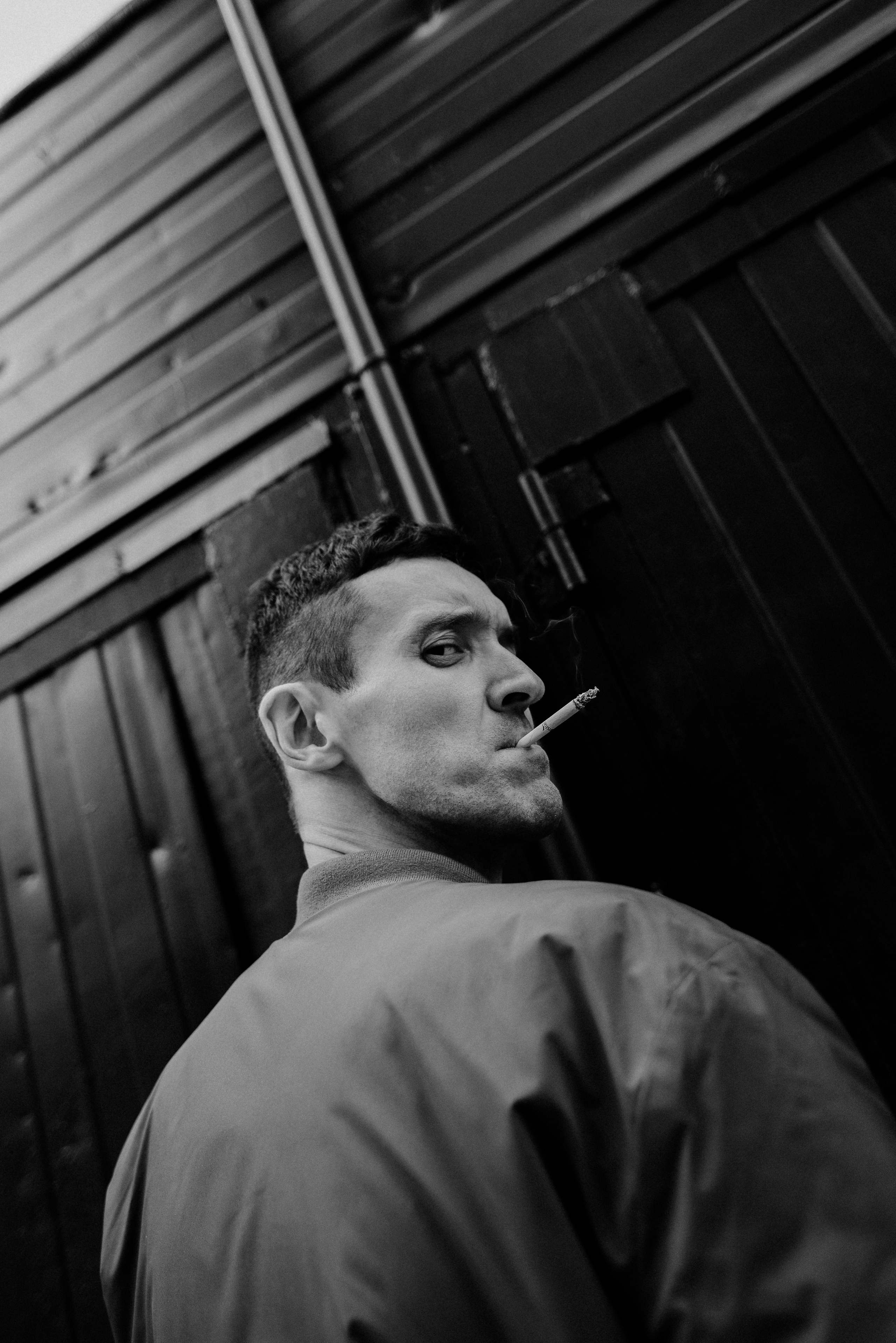 черно-белый портрет мужчины 