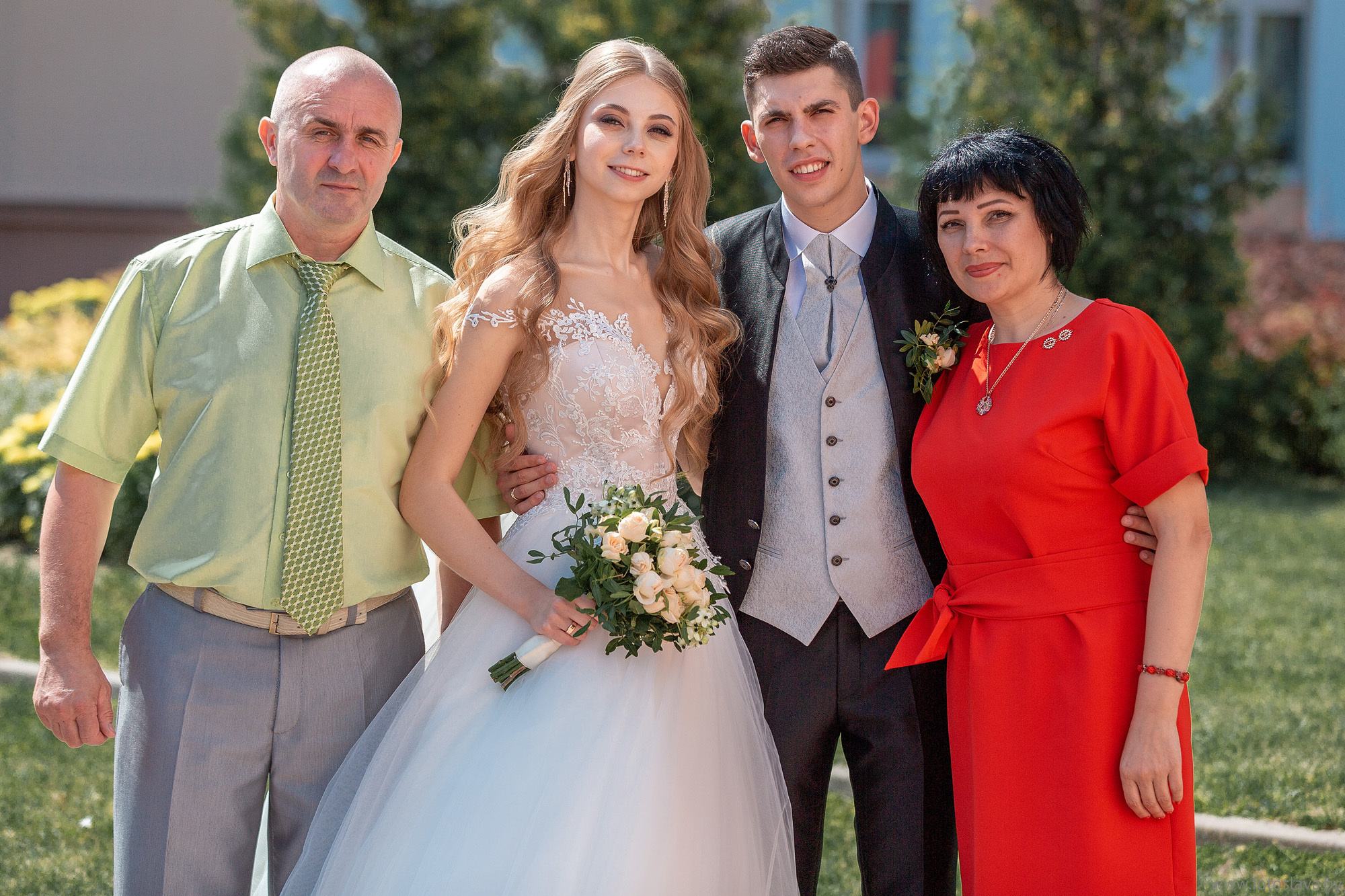 невеста с женихом с родителями невесты.