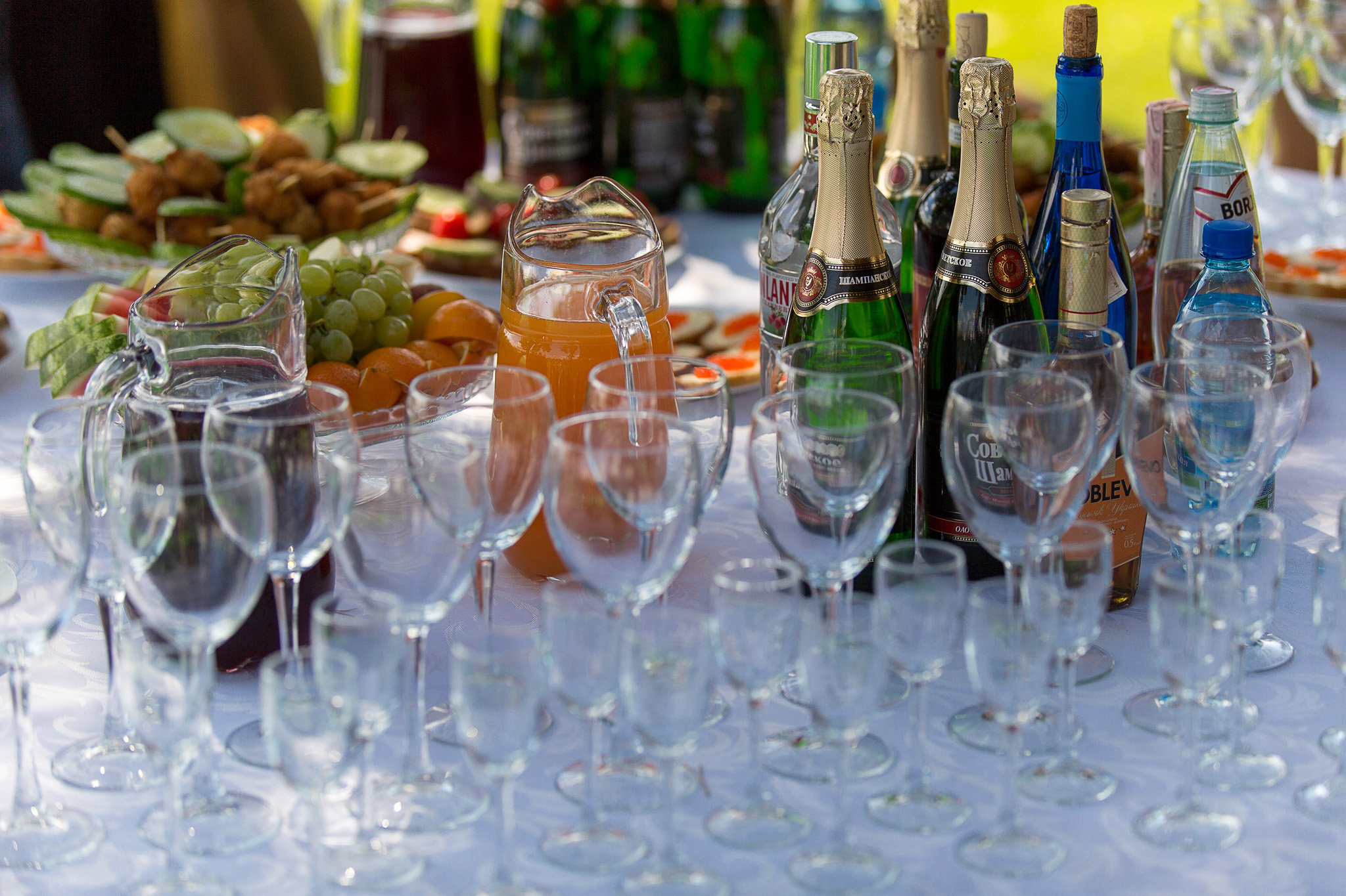 фуршетный столик.