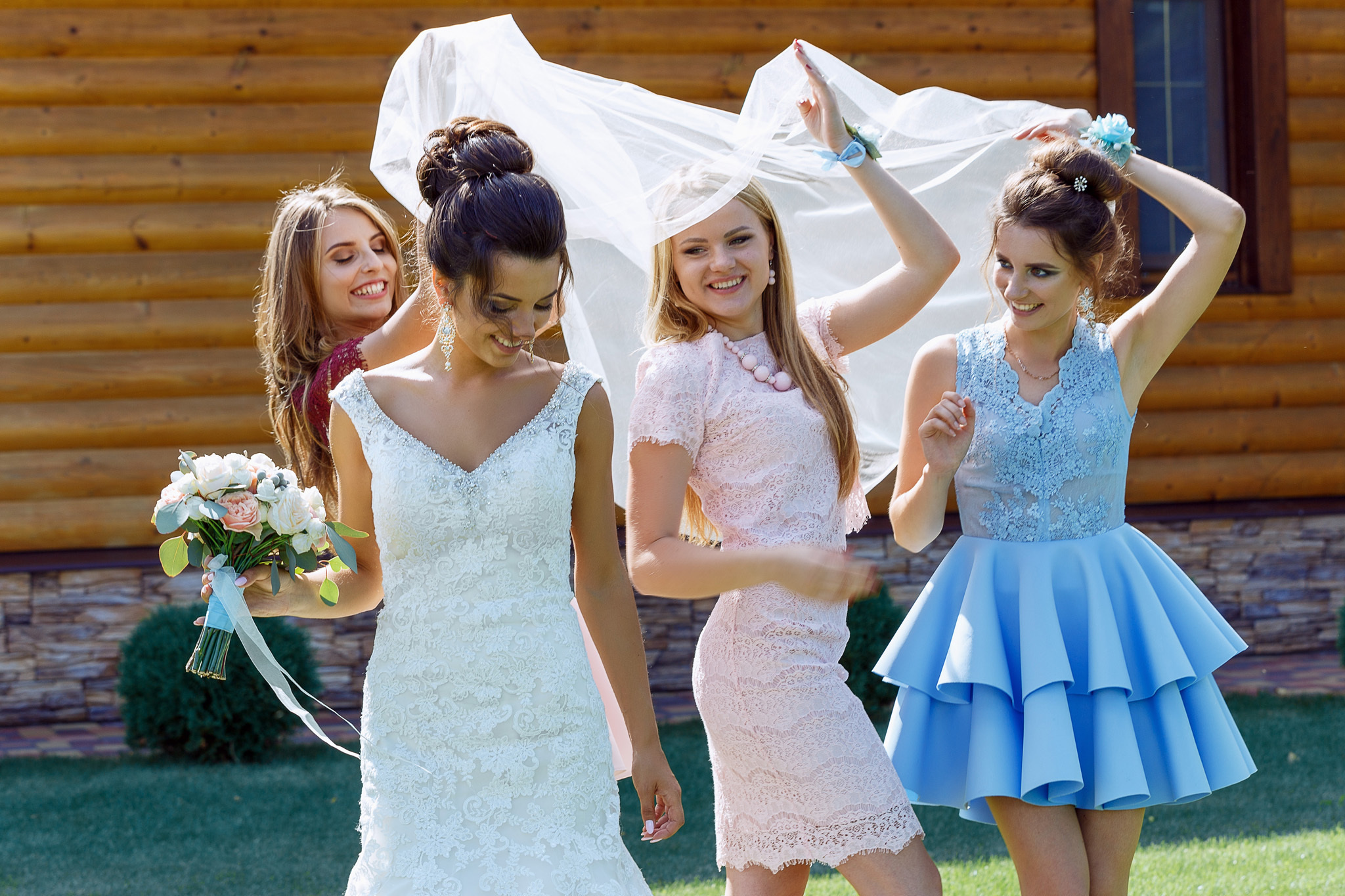 невеста с подружками.