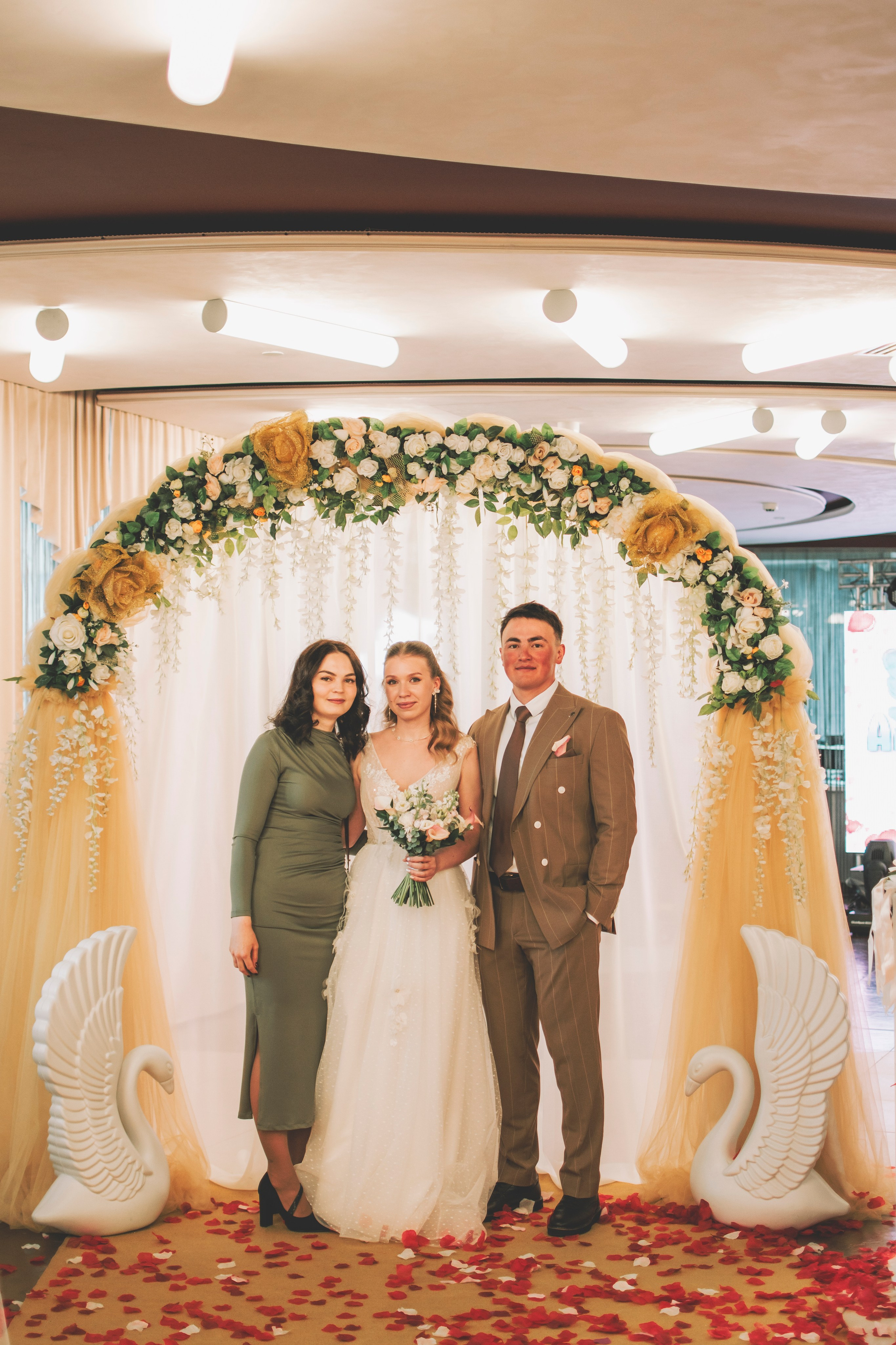 Альберт и Анастасия (Студийная фотосессия, роспись в ДК Нефтяник + фотосессия с гостями). Семейный и свадебный фотограф Губкинский и Ставрополь