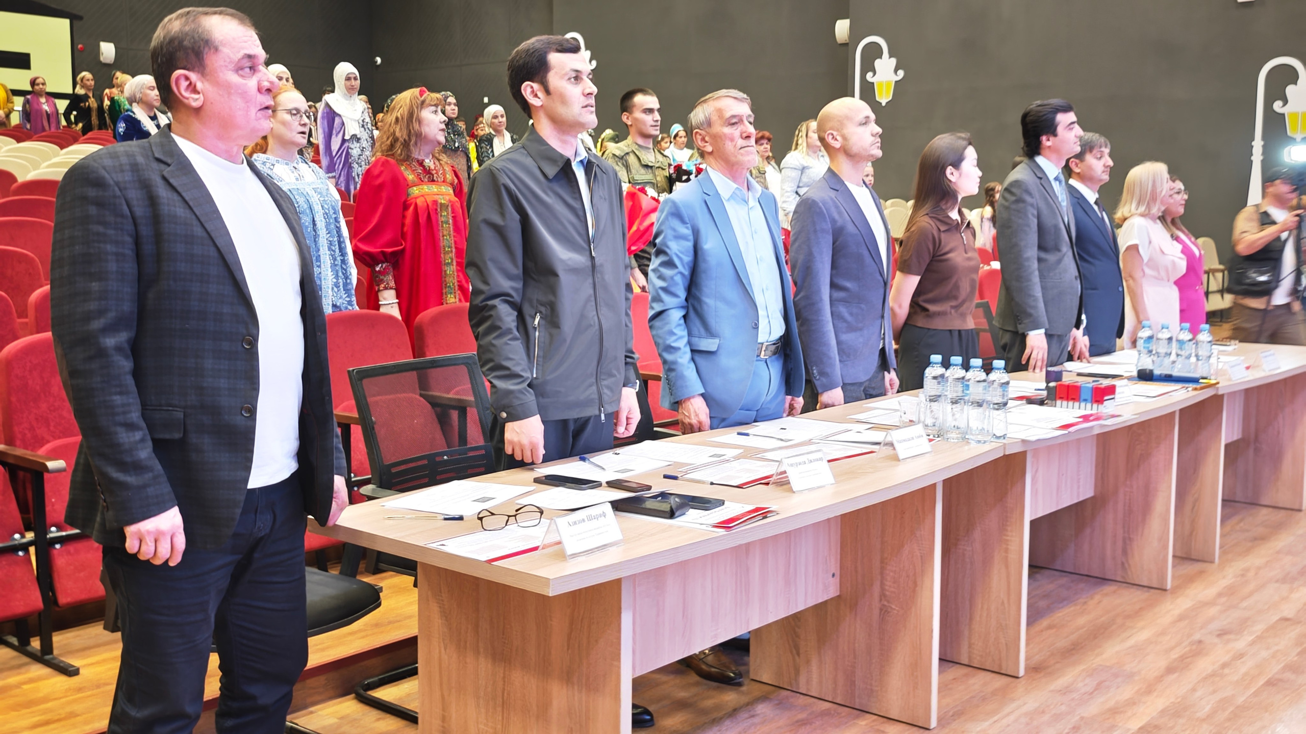 1 ноября 2025 г, г. Бохтар, Таджикистан. Золотое яблочко