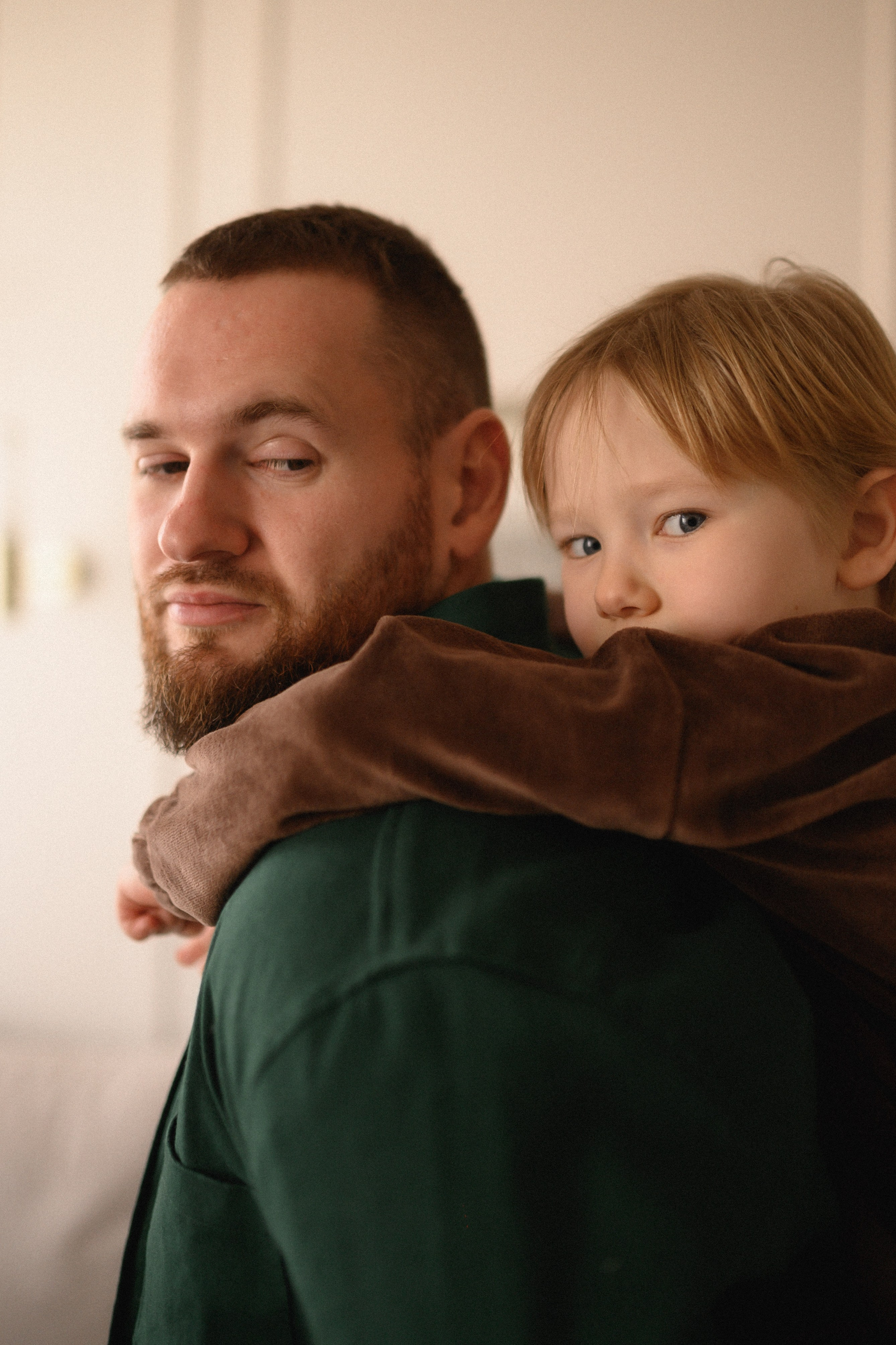 Валентин, Ирина, Евсей, Кира и Агата дома. Семейный и свадебный lifestyle-фотограф в Москве Мария Петрова