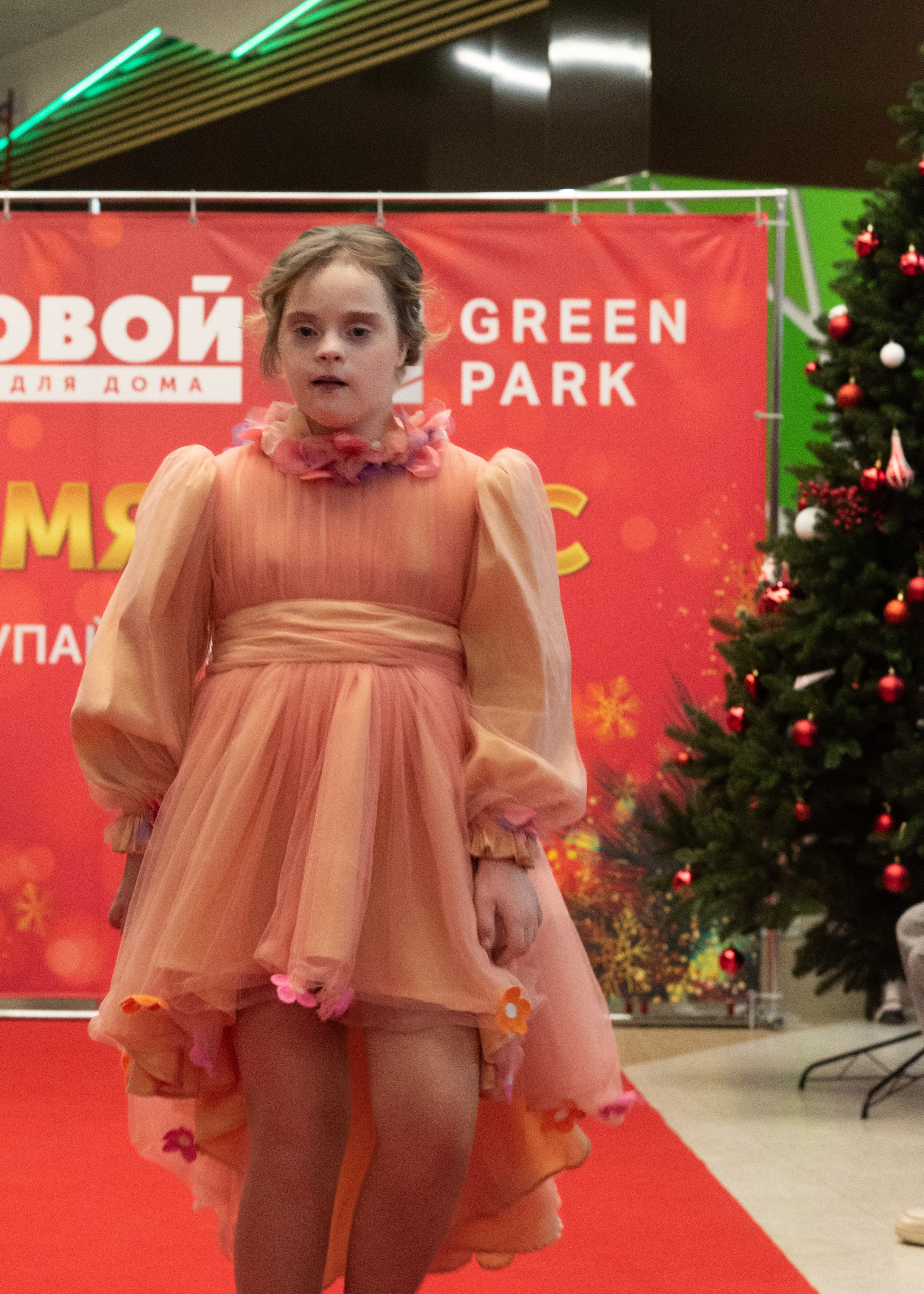 Показ Мод БФ «Исток Жизни». Дети с «Безграничными Возможностями». Портретный Семейный Fine-Art фотограф в Санкт-Петербурге Криулина