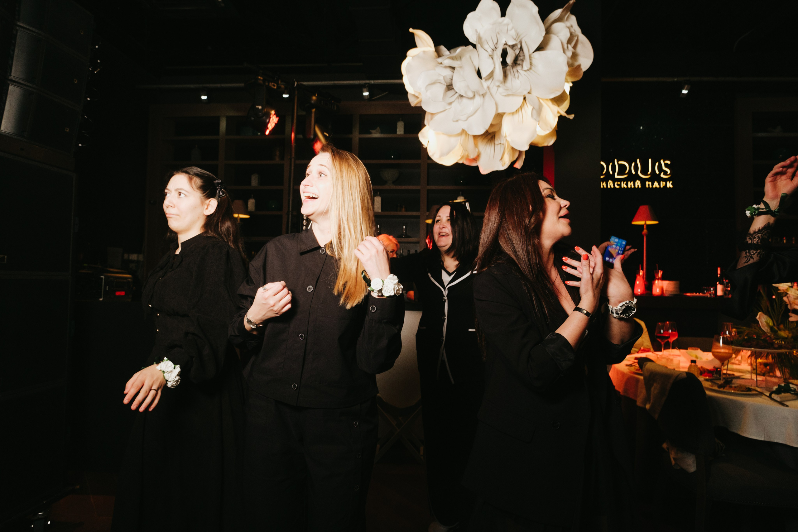 Корпоратив в Сириусу (Адлер) 10 лет компании. Свадебный фотограф Денис Ожигин в Краснодаре и крае. Эмоциональная и стильная съемка вашего дня