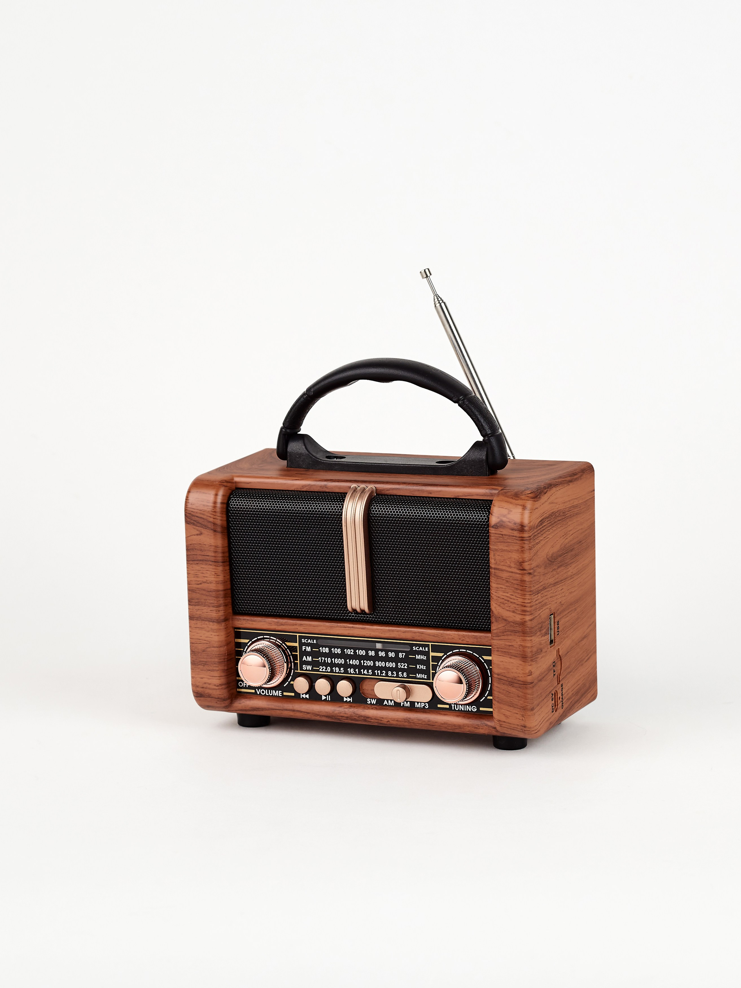 Радио. Предметный фотограф, инфографика и видео в Санкт-Петербурге