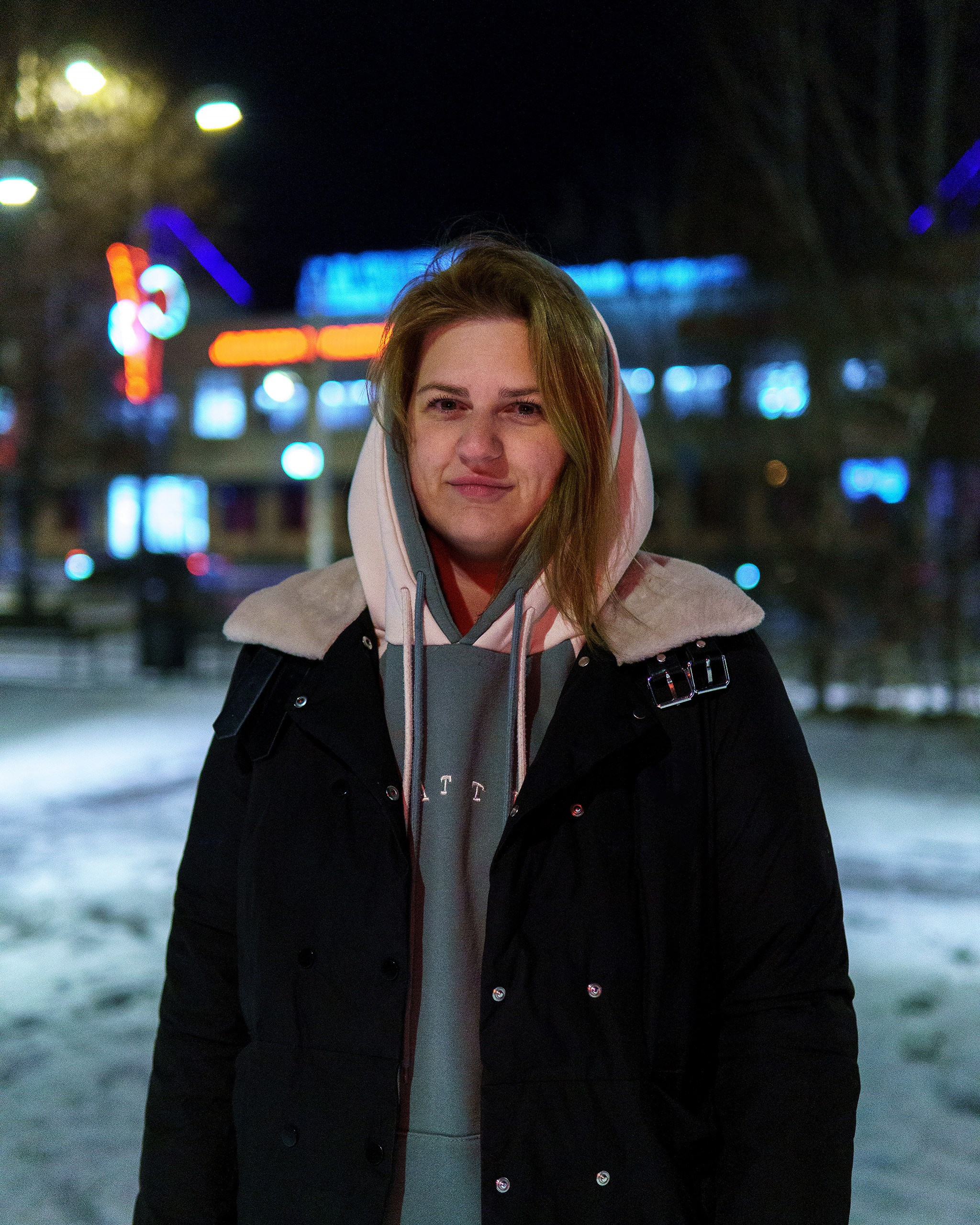 Творческая \ Портретная \ Спонтанная зимняя вечерняя фотосессия Ксении. Место съёмки: г. Ачинск, ул. Кравченоко, рядом с кафе «Кандитория». Hannanovmoments