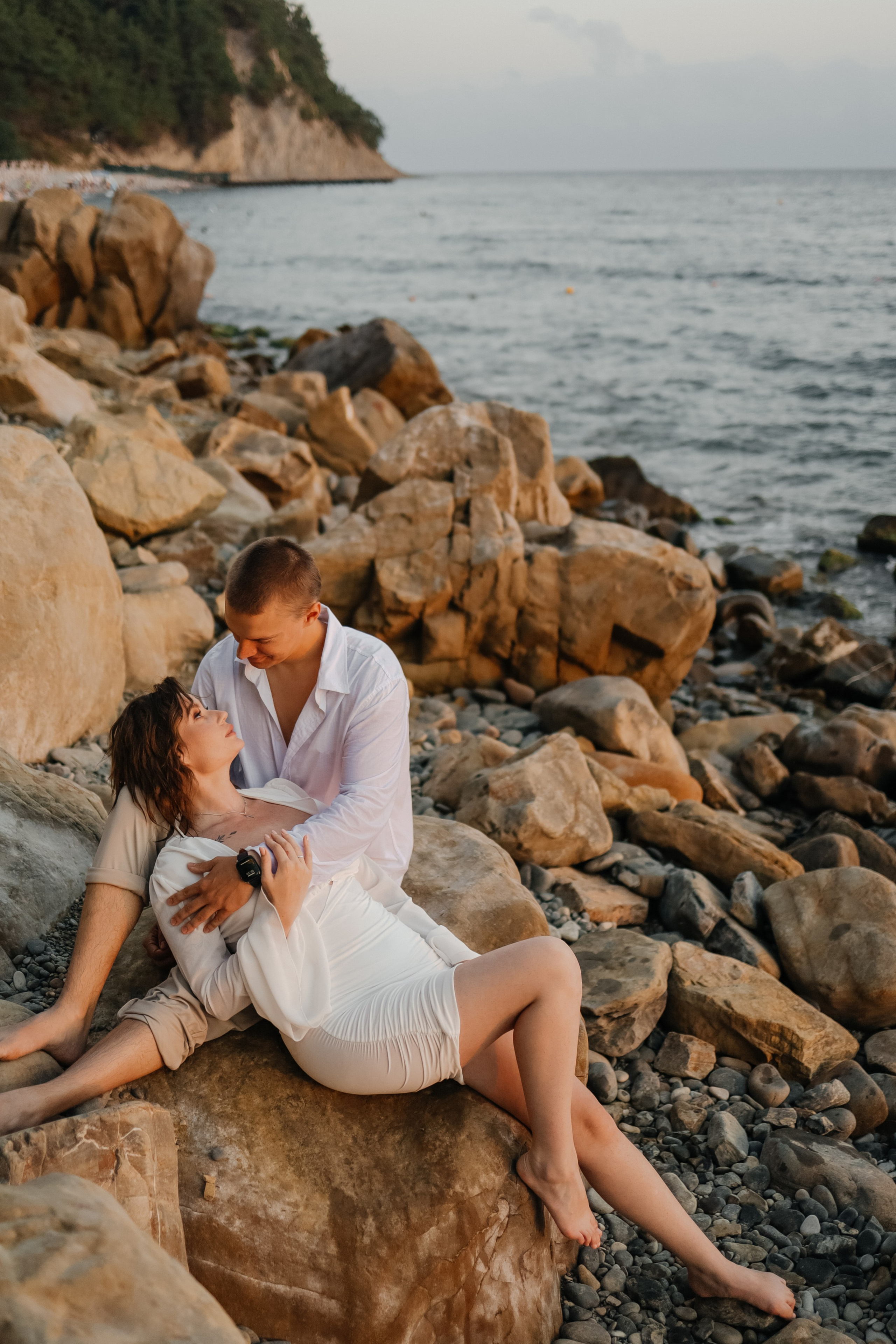 История любви на живописных скалах. Семейный и портретный фотограф в Геленджике Любовь Бодрова